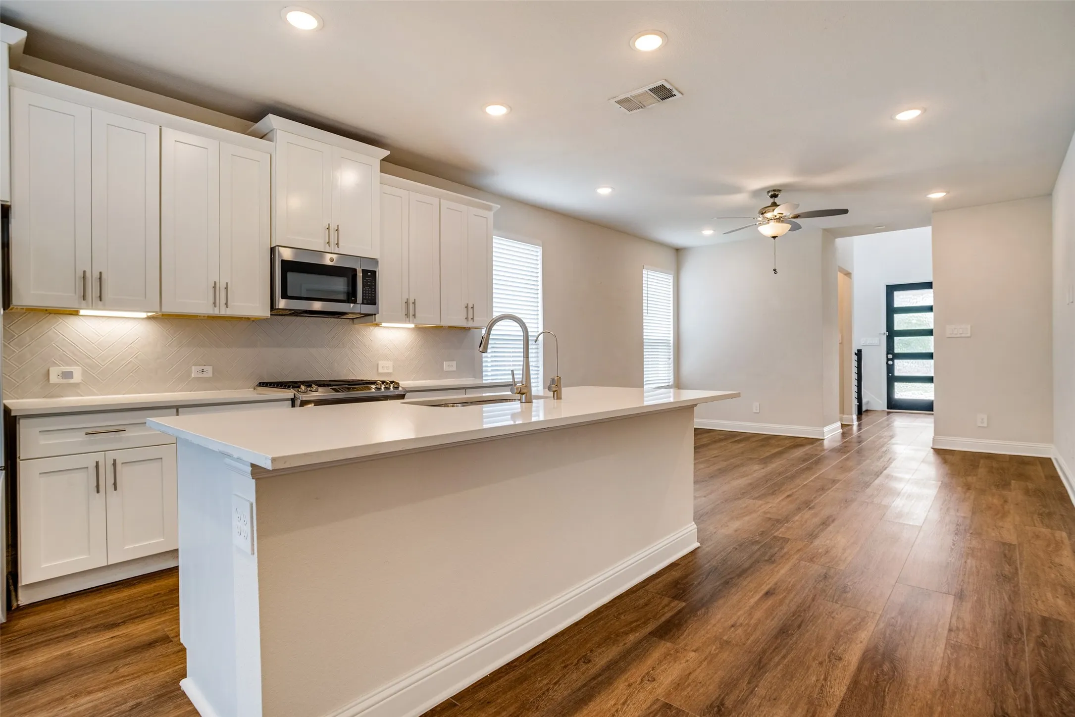 Single Family Residence For Rent in Collin County , 10950 Downy Cup Drive, Frisco, Texas 75035, 4 Bedroom, 3 Bathroom, 2 Garage spaces, 2,172 Sqft, built in 2022, mls#21395738, Real Estate Agent in Frisco, Homes For Rent in Collin county, Homes For Rent in Frisco, Realtor in Frisco Texas, Real Estate Brokerage Independent Realty Texas, Luminita Cordes Realtor
