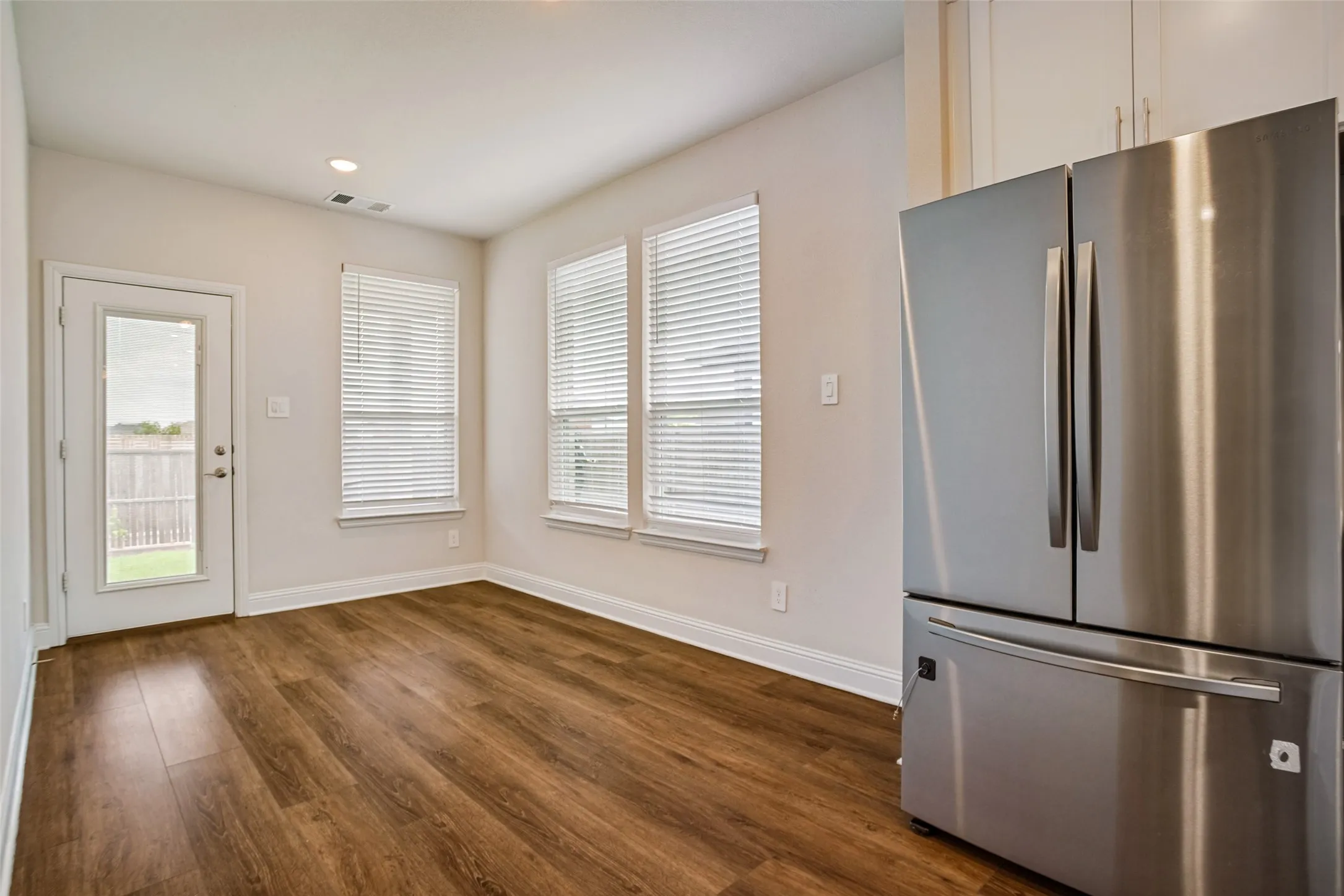 Single Family Residence For Rent in Collin County , 10950 Downy Cup Drive, Frisco, Texas 75035, 4 Bedroom, 3 Bathroom, 2 Garage spaces, 2,172 Sqft, built in 2022, mls#21395738, Real Estate Agent in Frisco, Homes For Rent in Collin county, Homes For Rent in Frisco, Realtor in Frisco Texas, Real Estate Brokerage Independent Realty Texas, Luminita Cordes Realtor