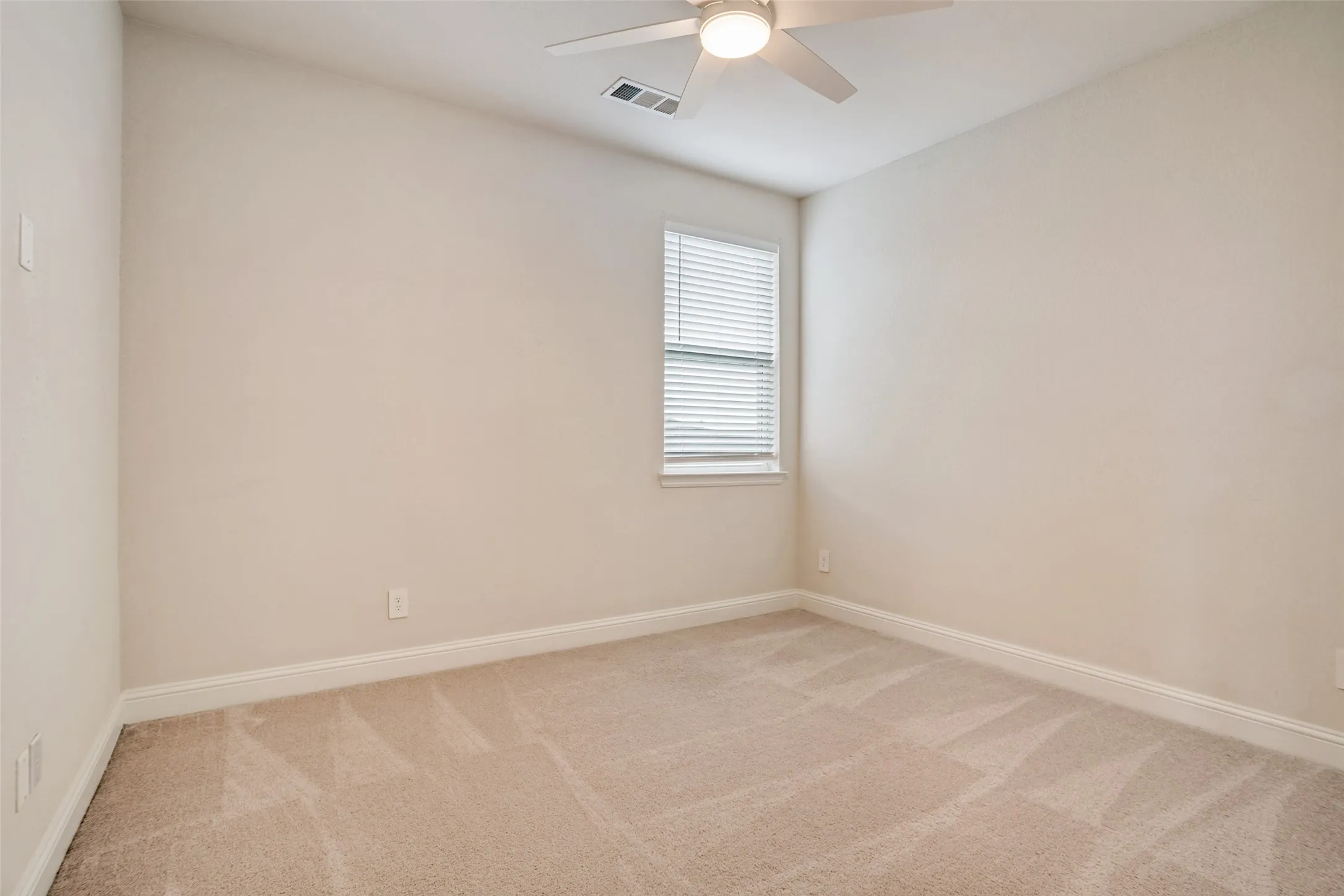 Single Family Residence For Rent in Collin County , 10950 Downy Cup Drive, Frisco, Texas 75035, 4 Bedroom, 3 Bathroom, 2 Garage spaces, 2,172 Sqft, built in 2022, mls#21395738, Real Estate Agent in Frisco, Homes For Rent in Collin county, Homes For Rent in Frisco, Realtor in Frisco Texas, Real Estate Brokerage Independent Realty Texas, Luminita Cordes Realtor