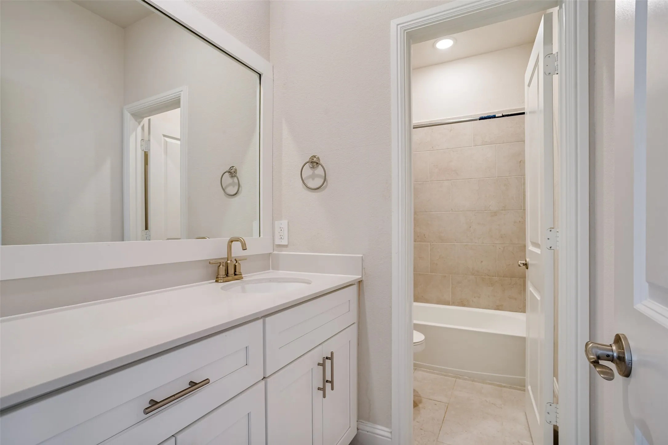 Single Family Residence For Rent in Collin County , 10950 Downy Cup Drive, Frisco, Texas 75035, 4 Bedroom, 3 Bathroom, 2 Garage spaces, 2,172 Sqft, built in 2022, mls#21395738, Real Estate Agent in Frisco, Homes For Rent in Collin county, Homes For Rent in Frisco, Realtor in Frisco Texas, Real Estate Brokerage Independent Realty Texas, Luminita Cordes Realtor