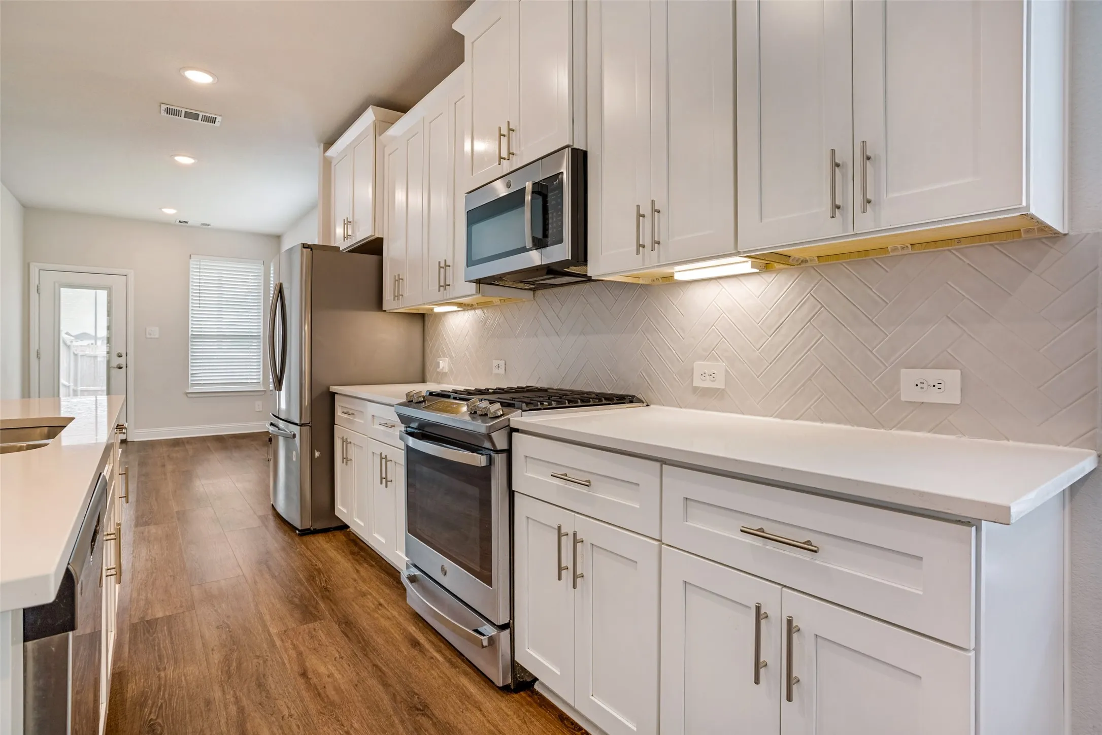 Single Family Residence For Rent in Collin County , 10950 Downy Cup Drive, Frisco, Texas 75035, 4 Bedroom, 3 Bathroom, 2 Garage spaces, 2,172 Sqft, built in 2022, mls#21395738, Real Estate Agent in Frisco, Homes For Rent in Collin county, Homes For Rent in Frisco, Realtor in Frisco Texas, Real Estate Brokerage Independent Realty Texas, Luminita Cordes Realtor