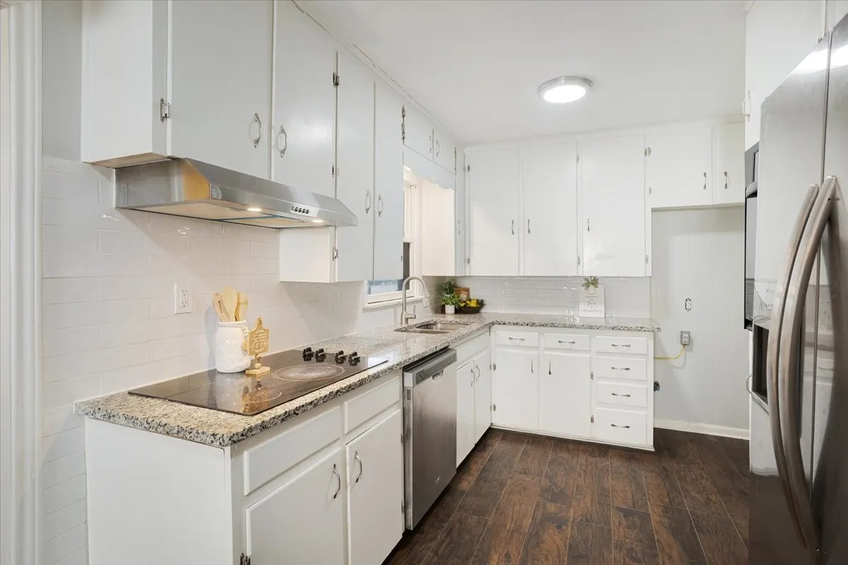 Single Family Residence For Sale in Grayson County , 1721 Ridgewood Road, Denison, Texas 75020, 3 Bedroom, 2 Bathroom, Garage spaces, 1,464 Sqft, built in 1955, mls#21395739, Real Estate Agent in Denison, Homes For Sale in Grayson county, Homes For Sale in Denison, Realtor in Denison Texas, Real Estate Brokerage Independent Realty Texas, Luminita Cordes Realtor