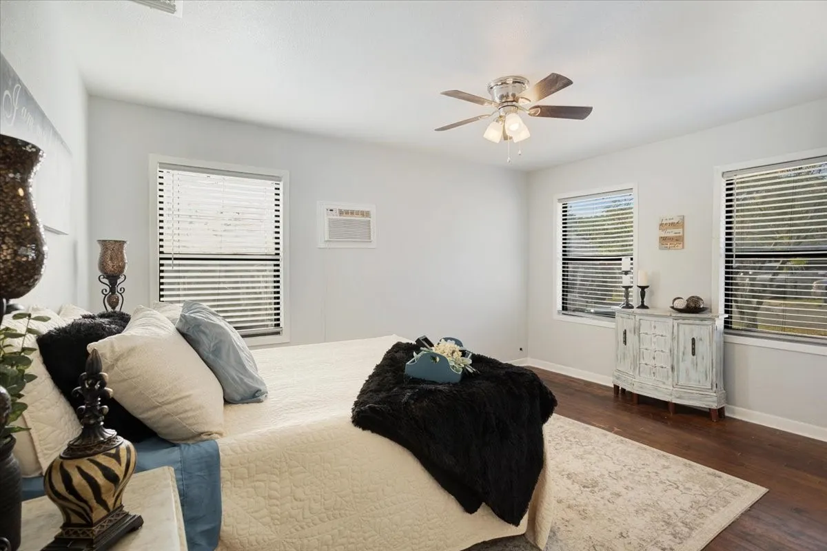 Single Family Residence For Sale in Grayson County , 1721 Ridgewood Road, Denison, Texas 75020, 3 Bedroom, 2 Bathroom, Garage spaces, 1,464 Sqft, built in 1955, mls#21395739, Real Estate Agent in Denison, Homes For Sale in Grayson county, Homes For Sale in Denison, Realtor in Denison Texas, Real Estate Brokerage Independent Realty Texas, Luminita Cordes Realtor
