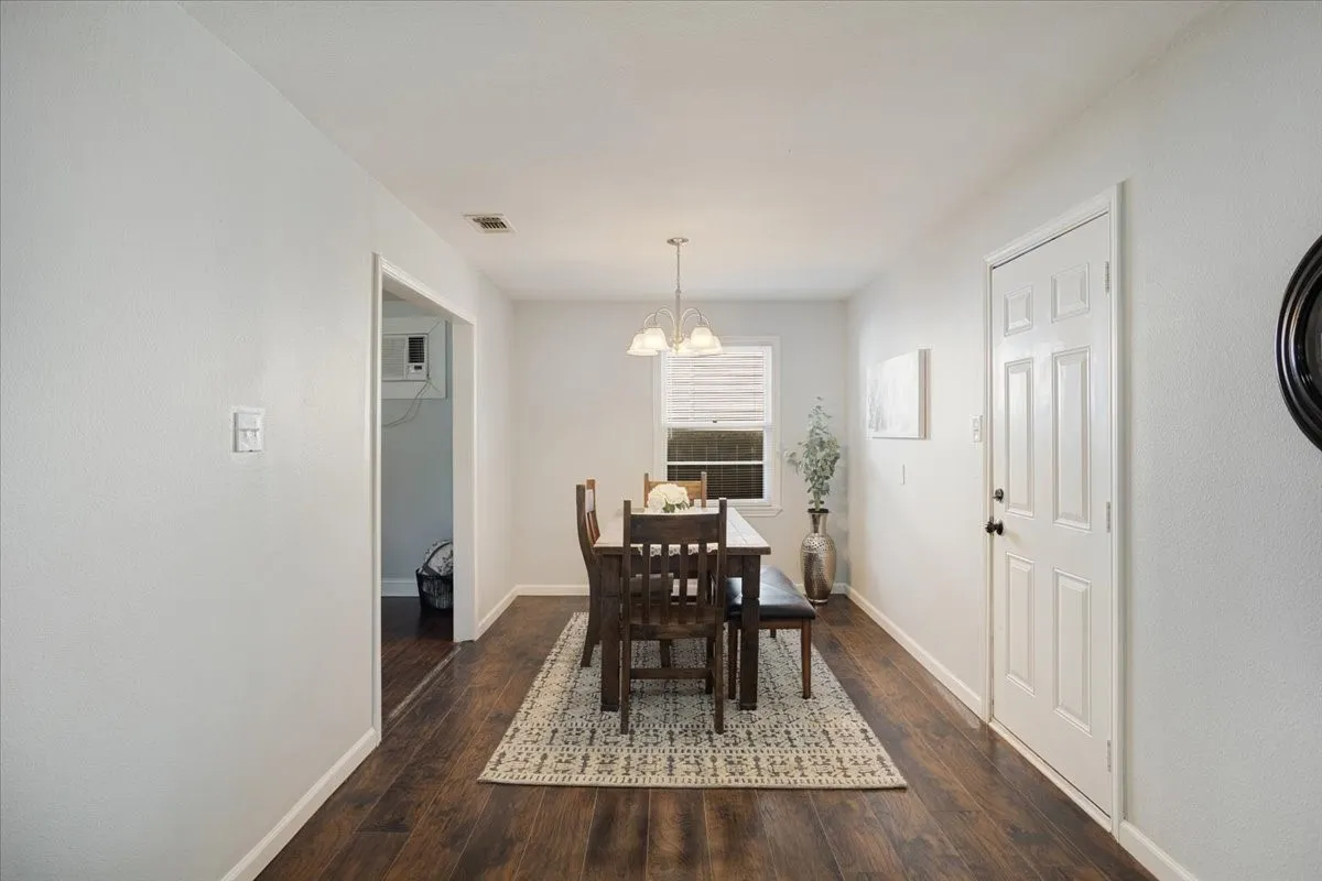 Single Family Residence For Sale in Grayson County , 1721 Ridgewood Road, Denison, Texas 75020, 3 Bedroom, 2 Bathroom, Garage spaces, 1,464 Sqft, built in 1955, mls#21395739, Real Estate Agent in Denison, Homes For Sale in Grayson county, Homes For Sale in Denison, Realtor in Denison Texas, Real Estate Brokerage Independent Realty Texas, Luminita Cordes Realtor