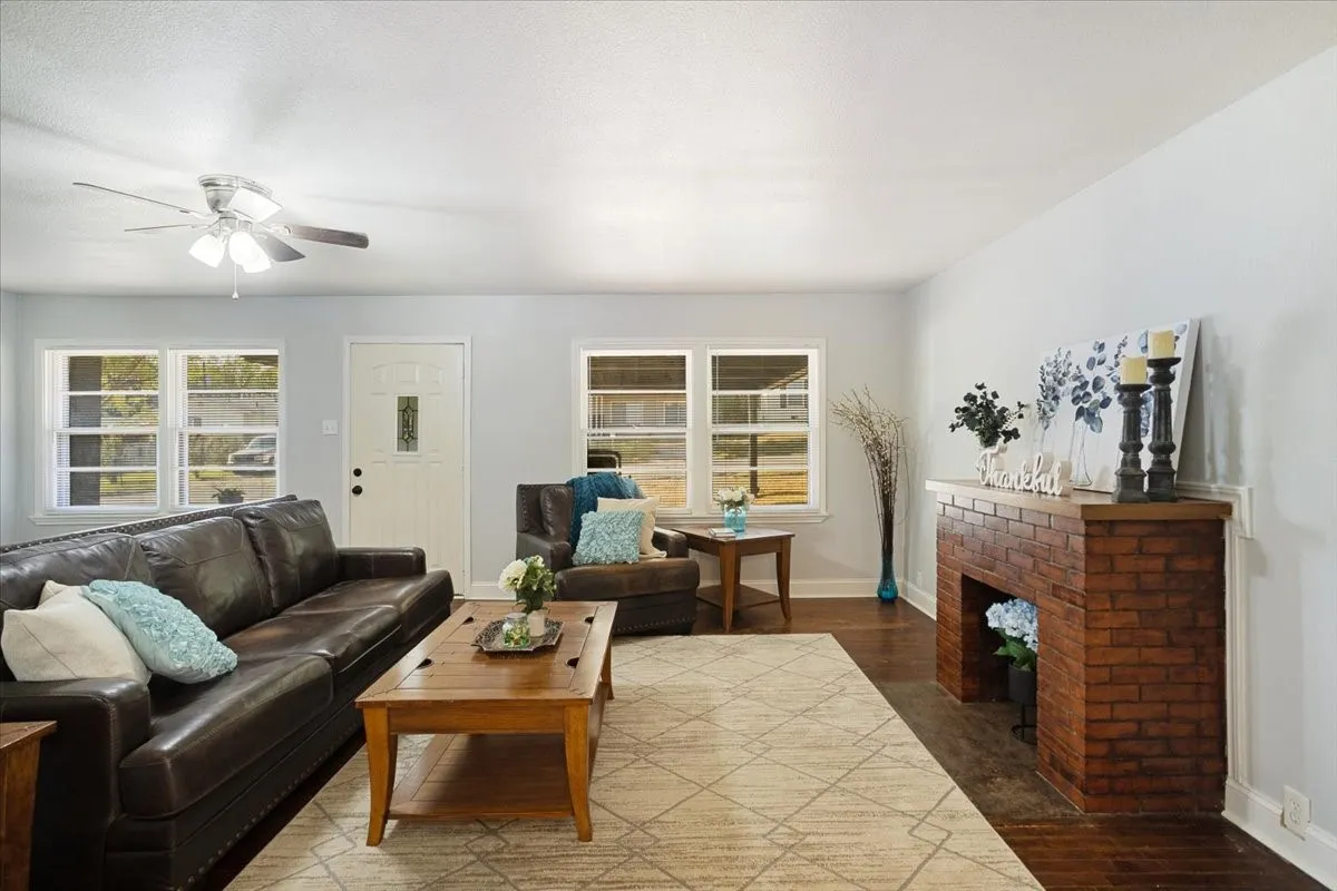 Single Family Residence For Sale in Grayson County , 1721 Ridgewood Road, Denison, Texas 75020, 3 Bedroom, 2 Bathroom, Garage spaces, 1,464 Sqft, built in 1955, mls#21395739, Real Estate Agent in Denison, Homes For Sale in Grayson county, Homes For Sale in Denison, Realtor in Denison Texas, Real Estate Brokerage Independent Realty Texas, Luminita Cordes Realtor