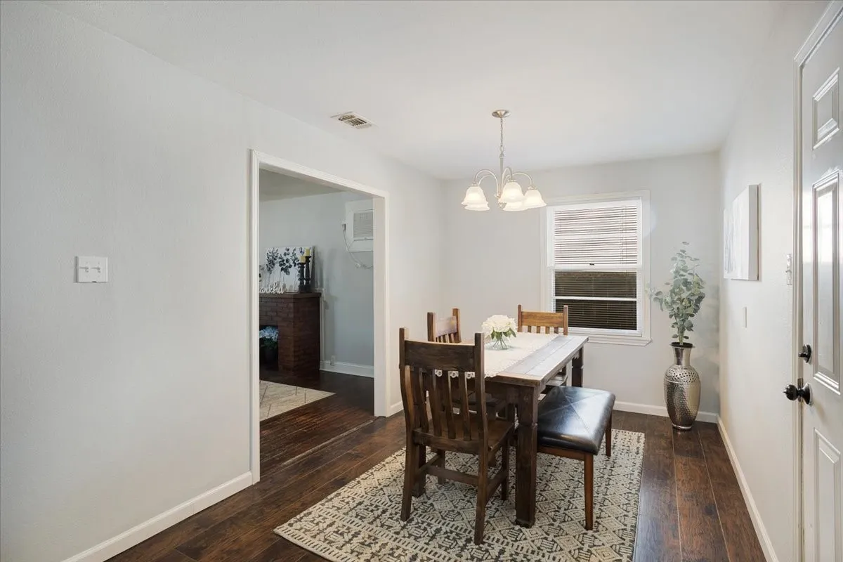 Single Family Residence For Sale in Grayson County , 1721 Ridgewood Road, Denison, Texas 75020, 3 Bedroom, 2 Bathroom, Garage spaces, 1,464 Sqft, built in 1955, mls#21395739, Real Estate Agent in Denison, Homes For Sale in Grayson county, Homes For Sale in Denison, Realtor in Denison Texas, Real Estate Brokerage Independent Realty Texas, Luminita Cordes Realtor