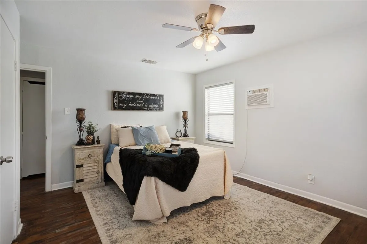 Single Family Residence For Sale in Grayson County , 1721 Ridgewood Road, Denison, Texas 75020, 3 Bedroom, 2 Bathroom, Garage spaces, 1,464 Sqft, built in 1955, mls#21395739, Real Estate Agent in Denison, Homes For Sale in Grayson county, Homes For Sale in Denison, Realtor in Denison Texas, Real Estate Brokerage Independent Realty Texas, Luminita Cordes Realtor