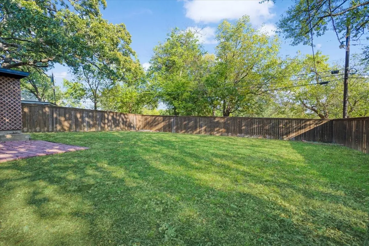 Single Family Residence For Sale in Grayson County , 1721 Ridgewood Road, Denison, Texas 75020, 3 Bedroom, 2 Bathroom, Garage spaces, 1,464 Sqft, built in 1955, mls#21395739, Real Estate Agent in Denison, Homes For Sale in Grayson county, Homes For Sale in Denison, Realtor in Denison Texas, Real Estate Brokerage Independent Realty Texas, Luminita Cordes Realtor