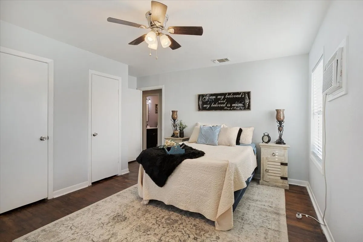 Single Family Residence For Sale in Grayson County , 1721 Ridgewood Road, Denison, Texas 75020, 3 Bedroom, 2 Bathroom, Garage spaces, 1,464 Sqft, built in 1955, mls#21395739, Real Estate Agent in Denison, Homes For Sale in Grayson county, Homes For Sale in Denison, Realtor in Denison Texas, Real Estate Brokerage Independent Realty Texas, Luminita Cordes Realtor