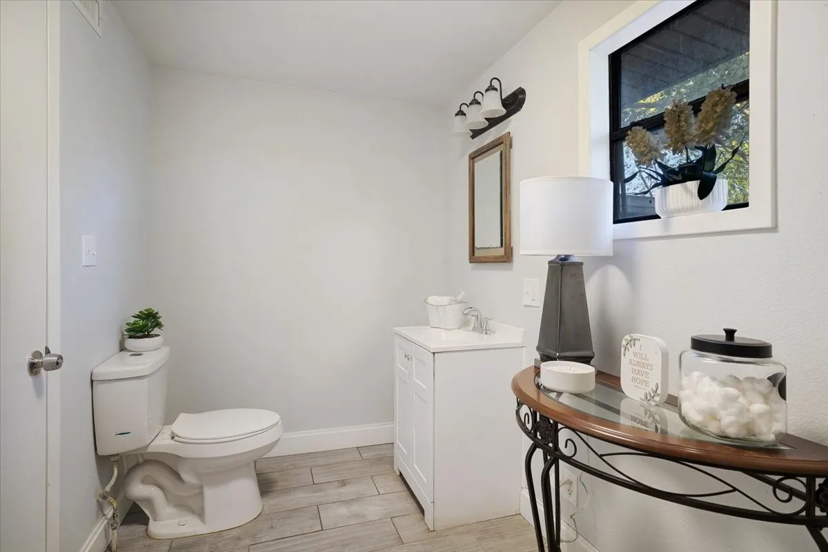 Single Family Residence For Sale in Grayson County , 1721 Ridgewood Road, Denison, Texas 75020, 3 Bedroom, 2 Bathroom, Garage spaces, 1,464 Sqft, built in 1955, mls#21395739, Real Estate Agent in Denison, Homes For Sale in Grayson county, Homes For Sale in Denison, Realtor in Denison Texas, Real Estate Brokerage Independent Realty Texas, Luminita Cordes Realtor