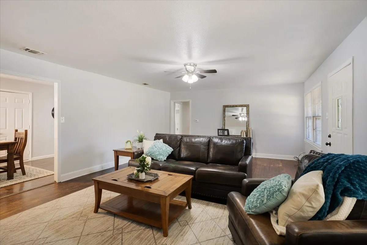 Single Family Residence For Sale in Grayson County , 1721 Ridgewood Road, Denison, Texas 75020, 3 Bedroom, 2 Bathroom, Garage spaces, 1,464 Sqft, built in 1955, mls#21395739, Real Estate Agent in Denison, Homes For Sale in Grayson county, Homes For Sale in Denison, Realtor in Denison Texas, Real Estate Brokerage Independent Realty Texas, Luminita Cordes Realtor