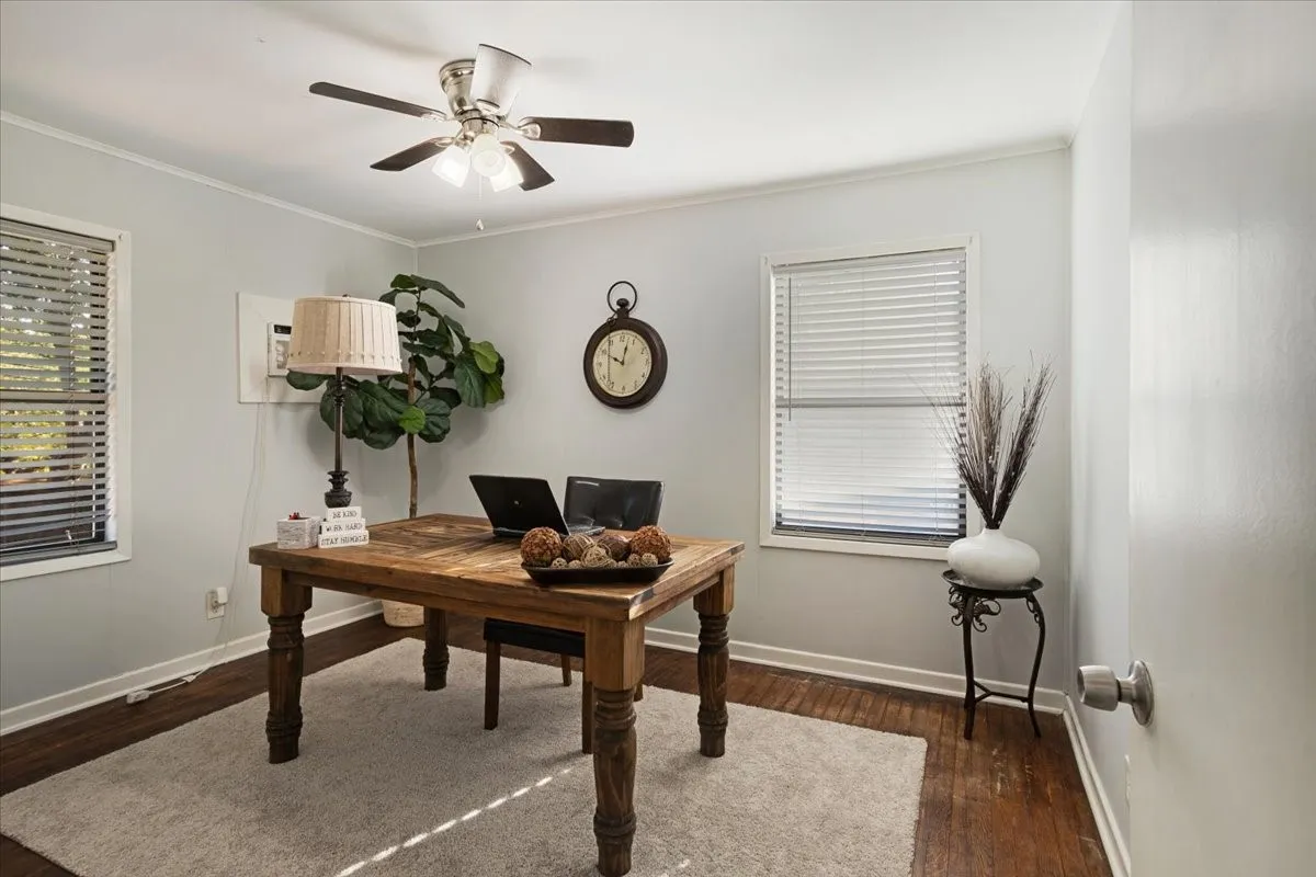Single Family Residence For Sale in Grayson County , 1721 Ridgewood Road, Denison, Texas 75020, 3 Bedroom, 2 Bathroom, Garage spaces, 1,464 Sqft, built in 1955, mls#21395739, Real Estate Agent in Denison, Homes For Sale in Grayson county, Homes For Sale in Denison, Realtor in Denison Texas, Real Estate Brokerage Independent Realty Texas, Luminita Cordes Realtor