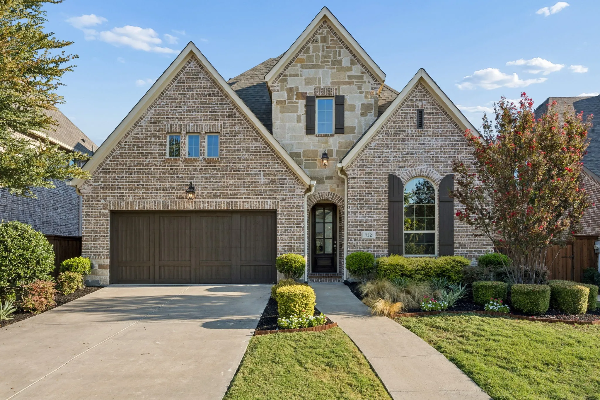 WELCOME HOME!
Prime Location!
