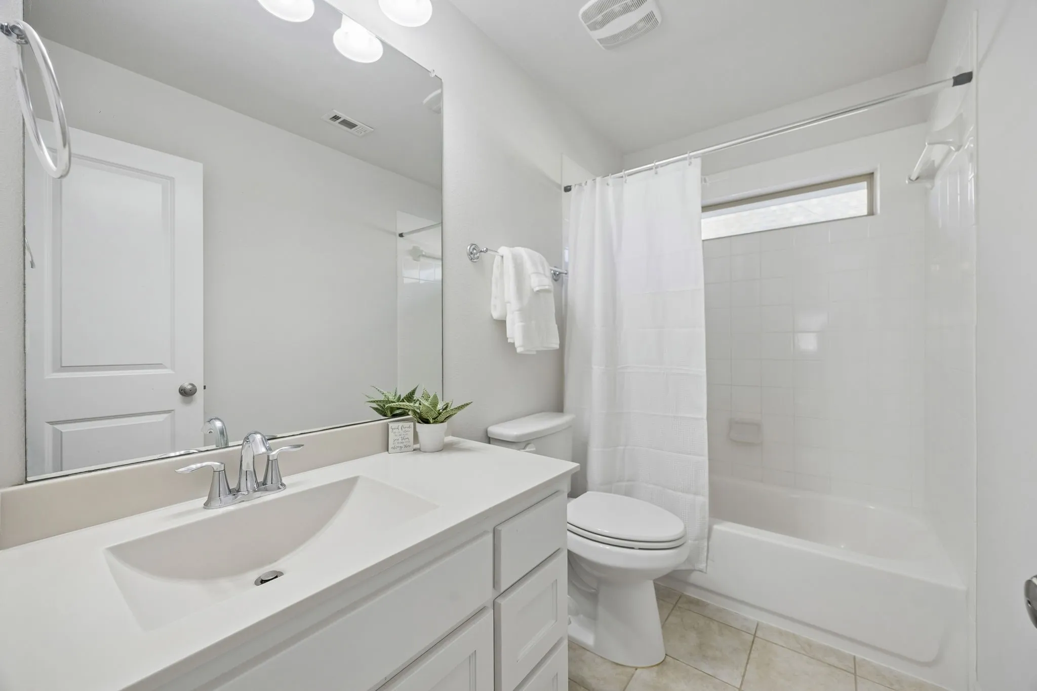 Upstairs secondary full bath