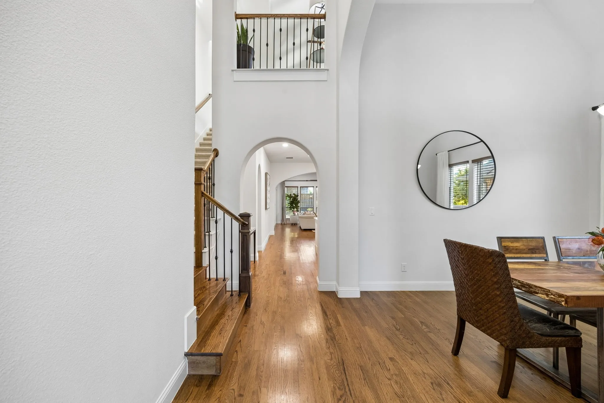 Entry-Soaring ceilings ~
Rich hardwood floors