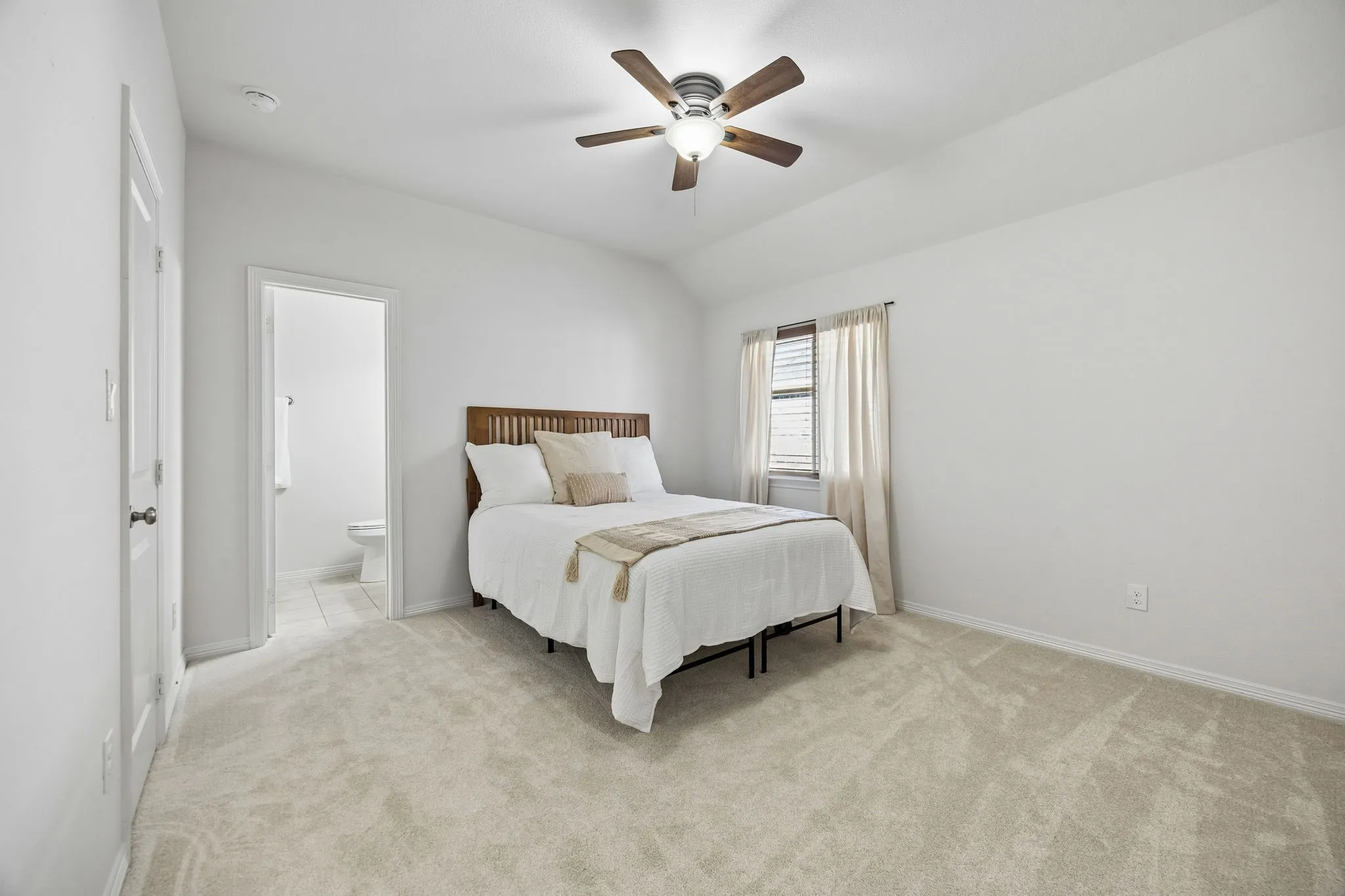 Upstairs ensuite Bedroom