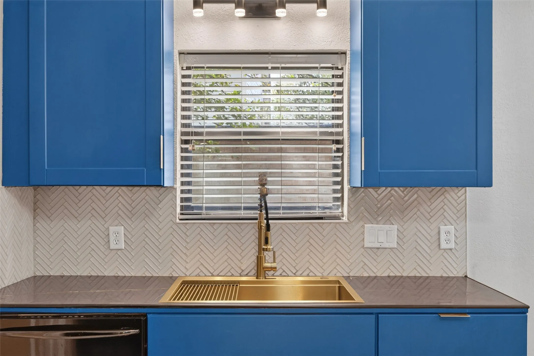 Beautiful fixtures!