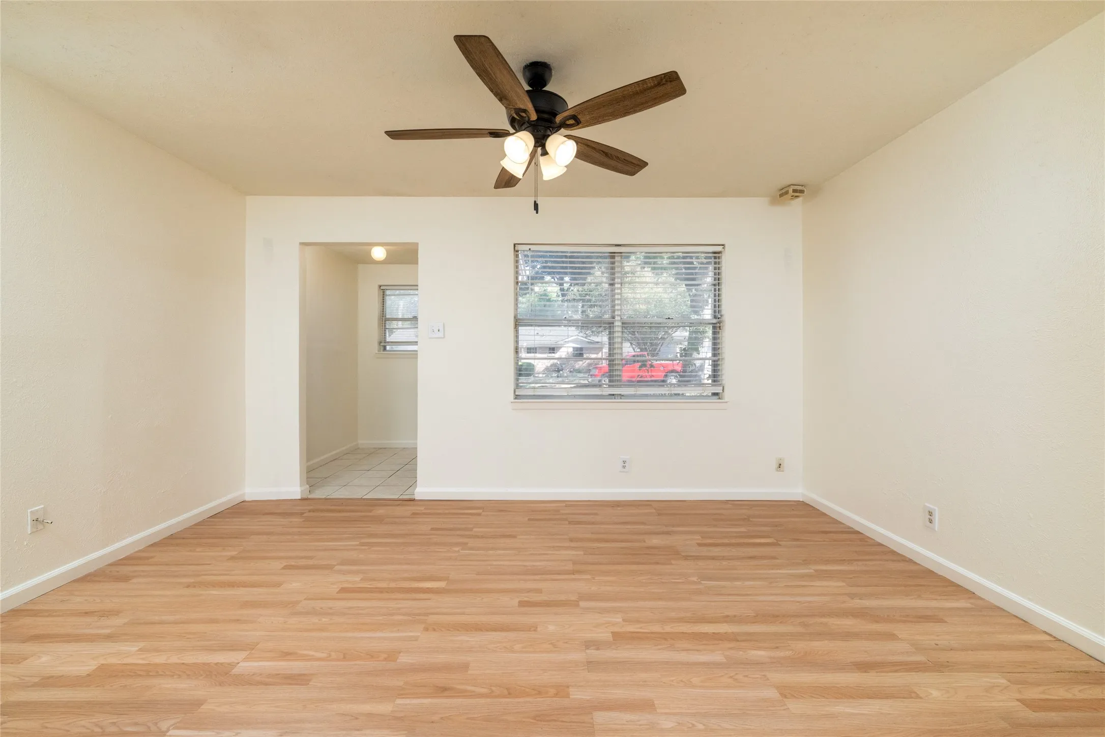 Single Family Residence For Sale in Tarrant County , 2204 Cales Drive, Arlington, Texas 76013, 4 Bedroom, 3 Bathroom, 1 Garage spaces, 1,420 Sqft, built in 1962, mls#21395285, Real Estate Agent in Arlington, Homes For Sale in Tarrant county, Homes For Sale in Arlington, Realtor in Arlington Texas, Real Estate Brokerage Independent Realty Texas, Luminita Cordes Realtor