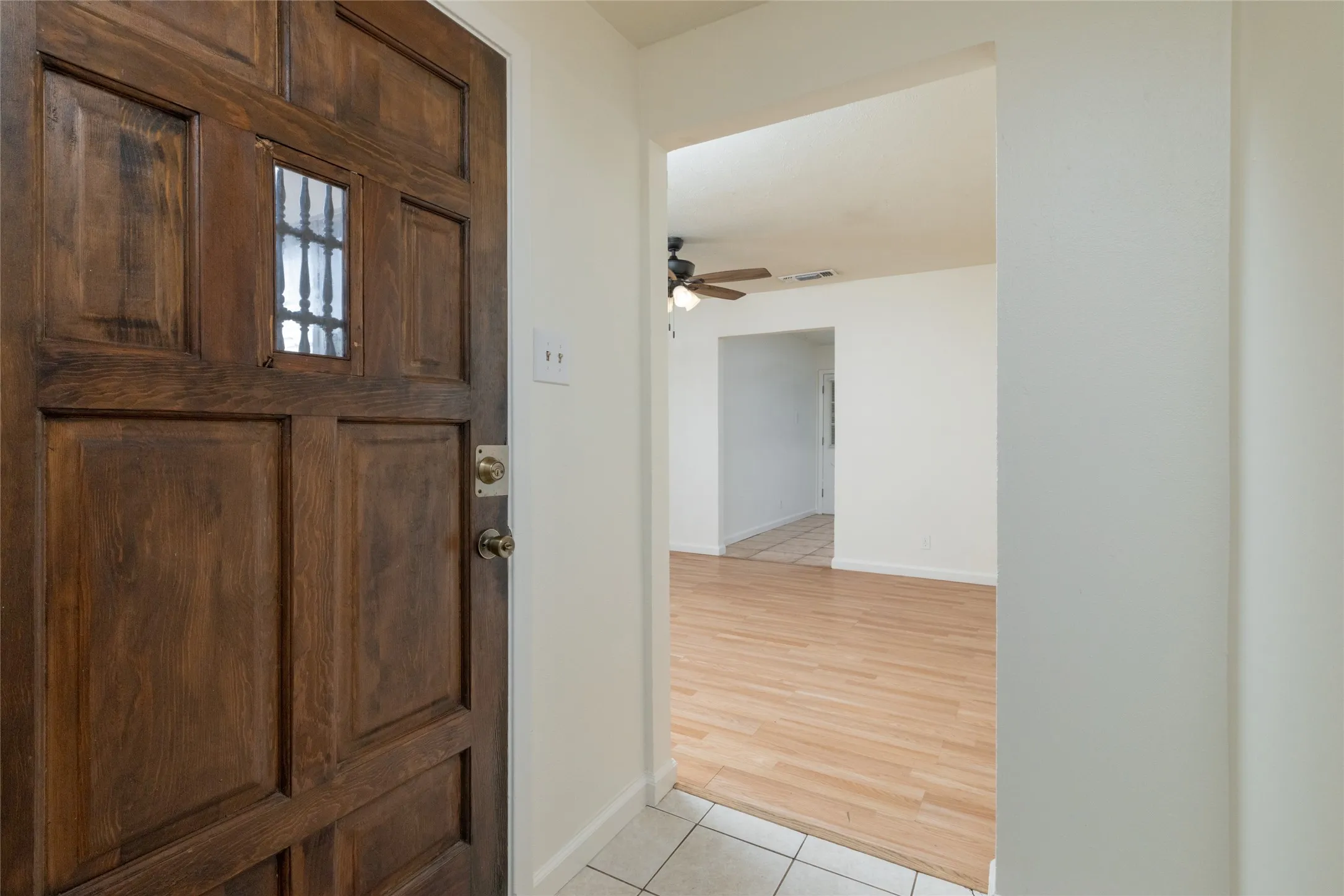 Single Family Residence For Sale in Tarrant County , 2204 Cales Drive, Arlington, Texas 76013, 4 Bedroom, 3 Bathroom, 1 Garage spaces, 1,420 Sqft, built in 1962, mls#21395285, Real Estate Agent in Arlington, Homes For Sale in Tarrant county, Homes For Sale in Arlington, Realtor in Arlington Texas, Real Estate Brokerage Independent Realty Texas, Luminita Cordes Realtor