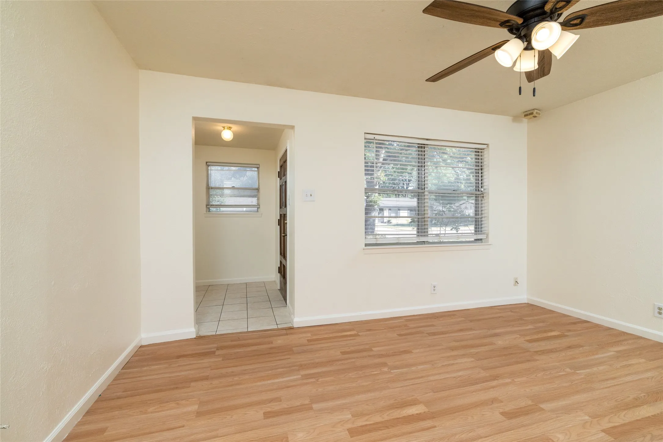 Single Family Residence For Sale in Tarrant County , 2204 Cales Drive, Arlington, Texas 76013, 4 Bedroom, 3 Bathroom, 1 Garage spaces, 1,420 Sqft, built in 1962, mls#21395285, Real Estate Agent in Arlington, Homes For Sale in Tarrant county, Homes For Sale in Arlington, Realtor in Arlington Texas, Real Estate Brokerage Independent Realty Texas, Luminita Cordes Realtor