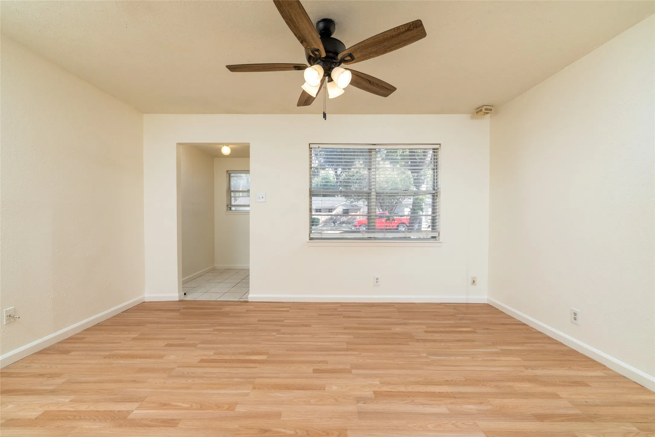 Single Family Residence For Sale in Tarrant County , 2204 Cales Drive, Arlington, Texas 76013, 4 Bedroom, 3 Bathroom, 1 Garage spaces, 1,420 Sqft, built in 1962, mls#21395285, Real Estate Agent in Arlington, Homes For Sale in Tarrant county, Homes For Sale in Arlington, Realtor in Arlington Texas, Real Estate Brokerage Independent Realty Texas, Luminita Cordes Realtor
