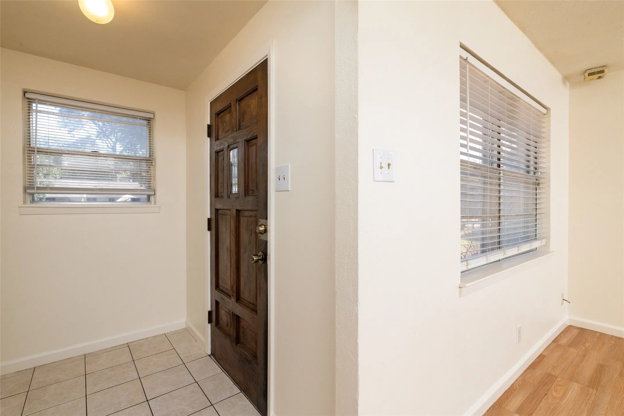 Single Family Residence For Sale in Tarrant County , 2204 Cales Drive, Arlington, Texas 76013, 4 Bedroom, 3 Bathroom, 1 Garage spaces, 1,420 Sqft, built in 1962, mls#21395285, Real Estate Agent in Arlington, Homes For Sale in Tarrant county, Homes For Sale in Arlington, Realtor in Arlington Texas, Real Estate Brokerage Independent Realty Texas, Luminita Cordes Realtor