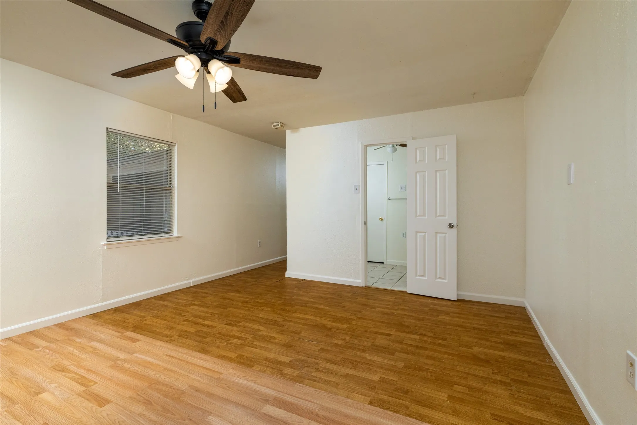 Single Family Residence For Sale in Tarrant County , 2204 Cales Drive, Arlington, Texas 76013, 4 Bedroom, 3 Bathroom, 1 Garage spaces, 1,420 Sqft, built in 1962, mls#21395285, Real Estate Agent in Arlington, Homes For Sale in Tarrant county, Homes For Sale in Arlington, Realtor in Arlington Texas, Real Estate Brokerage Independent Realty Texas, Luminita Cordes Realtor