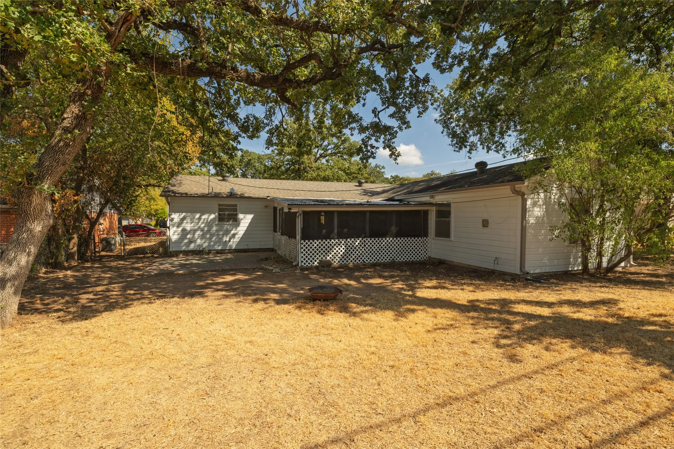 Large backyard, perfect for grilling and chilling!