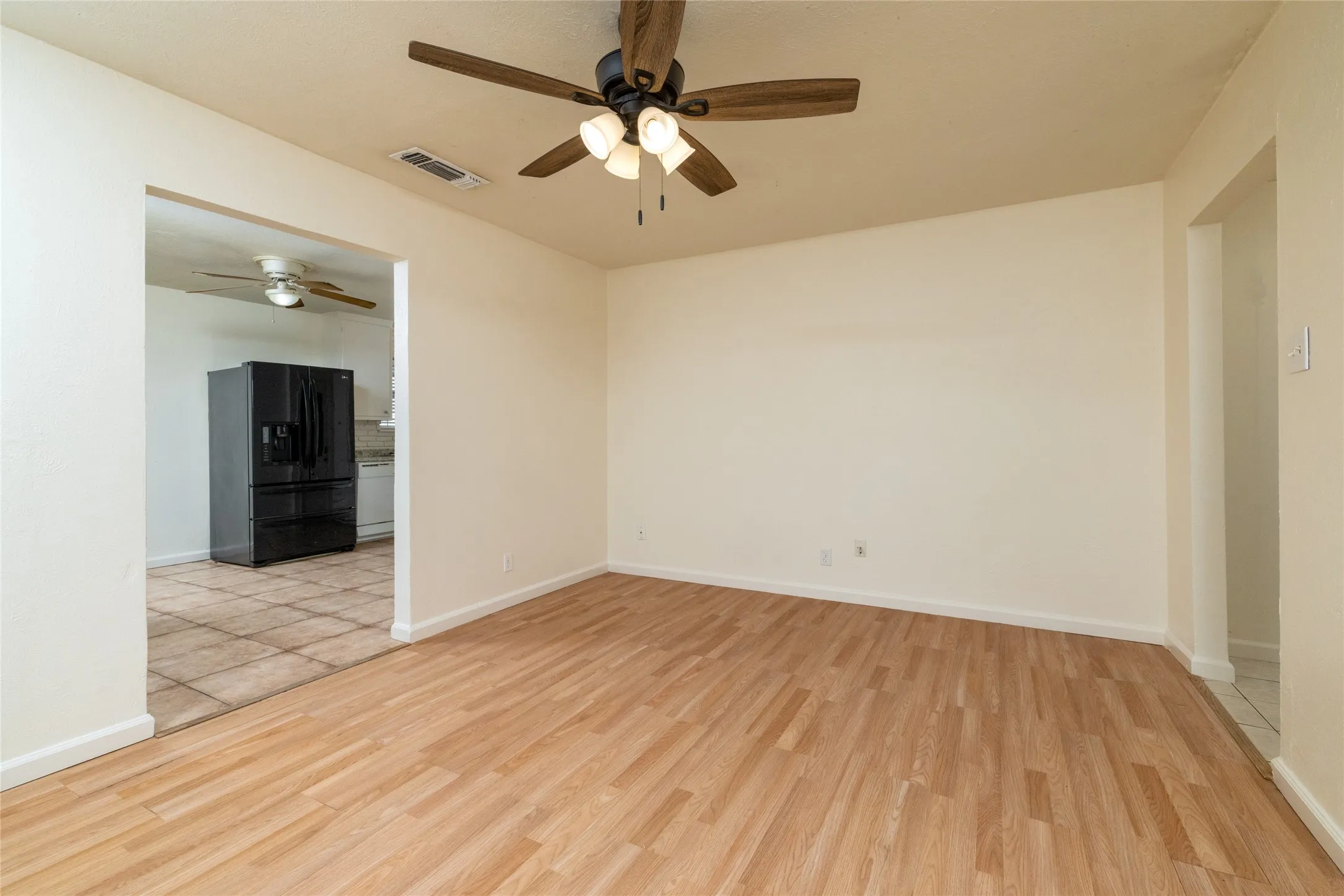 Single Family Residence For Sale in Tarrant County , 2204 Cales Drive, Arlington, Texas 76013, 4 Bedroom, 3 Bathroom, 1 Garage spaces, 1,420 Sqft, built in 1962, mls#21395285, Real Estate Agent in Arlington, Homes For Sale in Tarrant county, Homes For Sale in Arlington, Realtor in Arlington Texas, Real Estate Brokerage Independent Realty Texas, Luminita Cordes Realtor