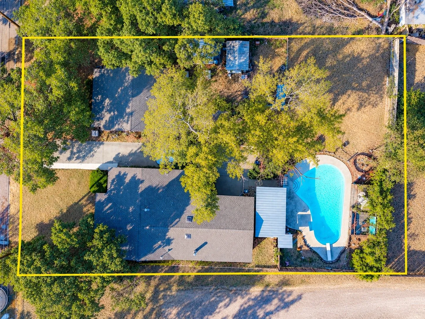 Single Family Residence For Sale in Navarro County , 120 & 118 Woodland Avenue, Corsicana, Texas 75110, 2 Bedroom, 1 Bathroom, 2 Garage spaces, 1,257 Sqft, built in 1980, mls#21395745, Real Estate Agent in Corsicana, Homes For Sale in Navarro county, Homes For Sale in Corsicana, Realtor in Corsicana Texas, Real Estate Brokerage Independent Realty Texas, Luminita Cordes Realtor