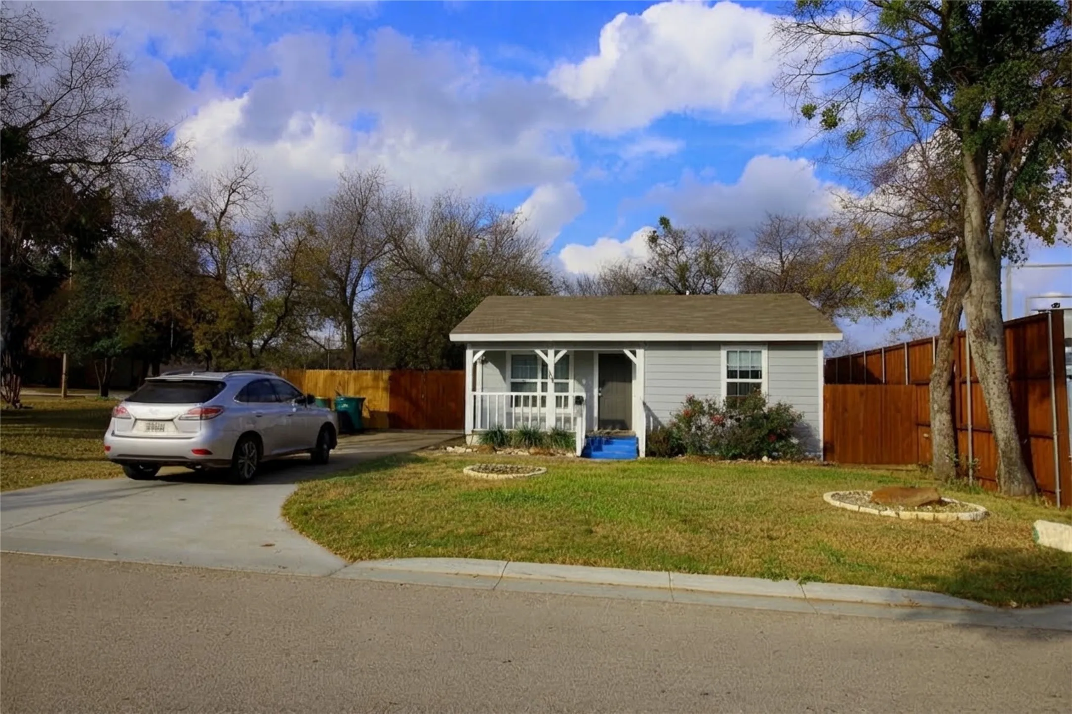 Single Family Residence For Rent in Denton County , 237 Samuel Street, Lewisville, Texas 75057, 2 Bedroom, 1 Bathroom, Garage spaces, 900 Sqft, built in 1969, mls#21395690, Real Estate Agent in Lewisville, Homes For Rent in Denton county, Homes For Rent in Lewisville, Realtor in Lewisville Texas, Real Estate Brokerage Independent Realty Texas, Luminita Cordes Realtor