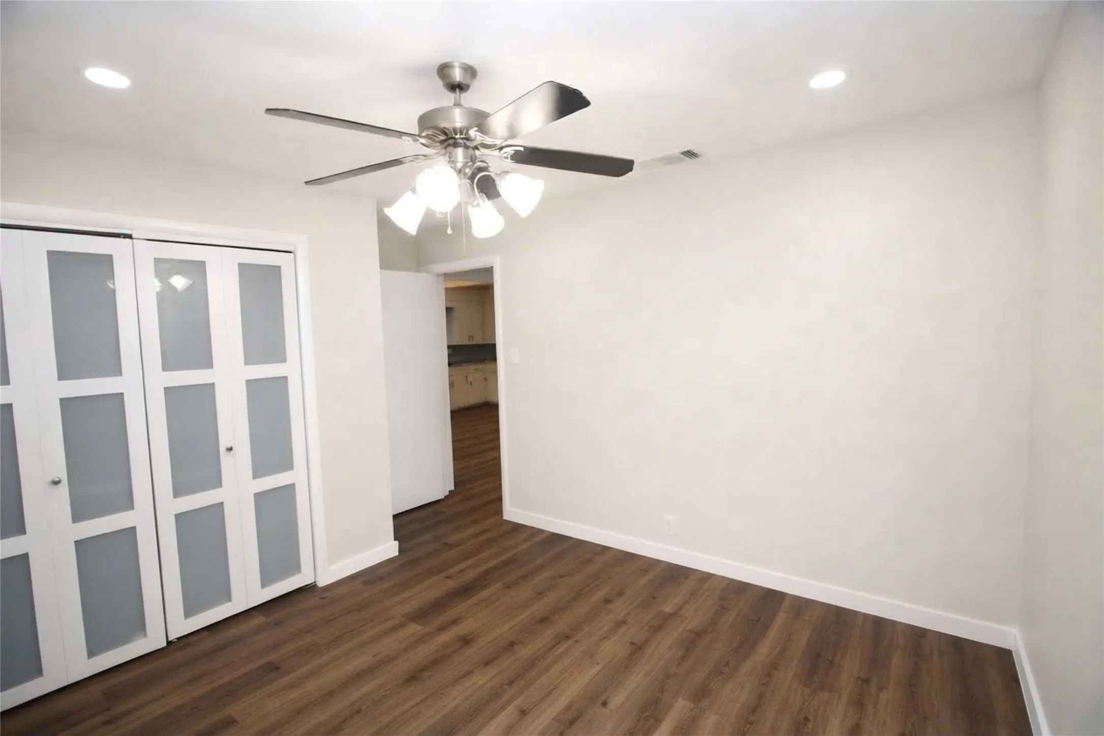 Single Family Residence For Rent in Denton County , 237 Samuel Street, Lewisville, Texas 75057, 2 Bedroom, 1 Bathroom, Garage spaces, 900 Sqft, built in 1969, mls#21395690, Real Estate Agent in Lewisville, Homes For Rent in Denton county, Homes For Rent in Lewisville, Realtor in Lewisville Texas, Real Estate Brokerage Independent Realty Texas, Luminita Cordes Realtor