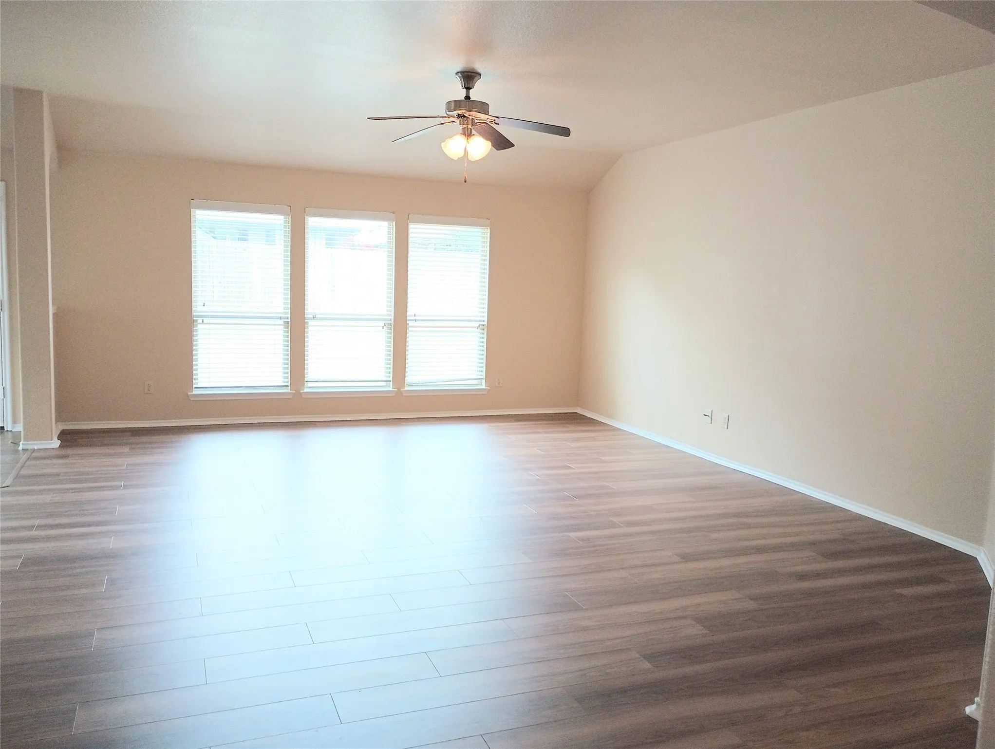 Single Family Residence For Rent in Collin County , 1817 Pecan Grove Drive, Anna, Texas 75409, 3 Bedroom, 2 Bathroom, 2 Garage spaces, 1,720 Sqft, built in 2013, mls#21395746, Real Estate Agent in Anna, Homes For Rent in Collin county, Homes For Rent in Anna, Realtor in Anna Texas, Real Estate Brokerage Independent Realty Texas, Luminita Cordes Realtor