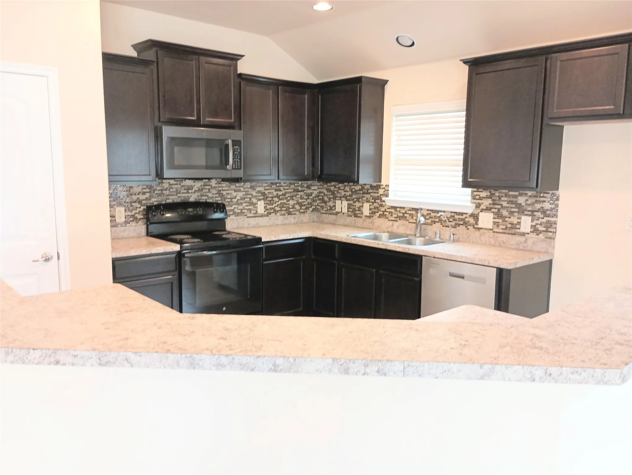 Single Family Residence For Rent in Collin County , 1817 Pecan Grove Drive, Anna, Texas 75409, 3 Bedroom, 2 Bathroom, 2 Garage spaces, 1,720 Sqft, built in 2013, mls#21395746, Real Estate Agent in Anna, Homes For Rent in Collin county, Homes For Rent in Anna, Realtor in Anna Texas, Real Estate Brokerage Independent Realty Texas, Luminita Cordes Realtor
