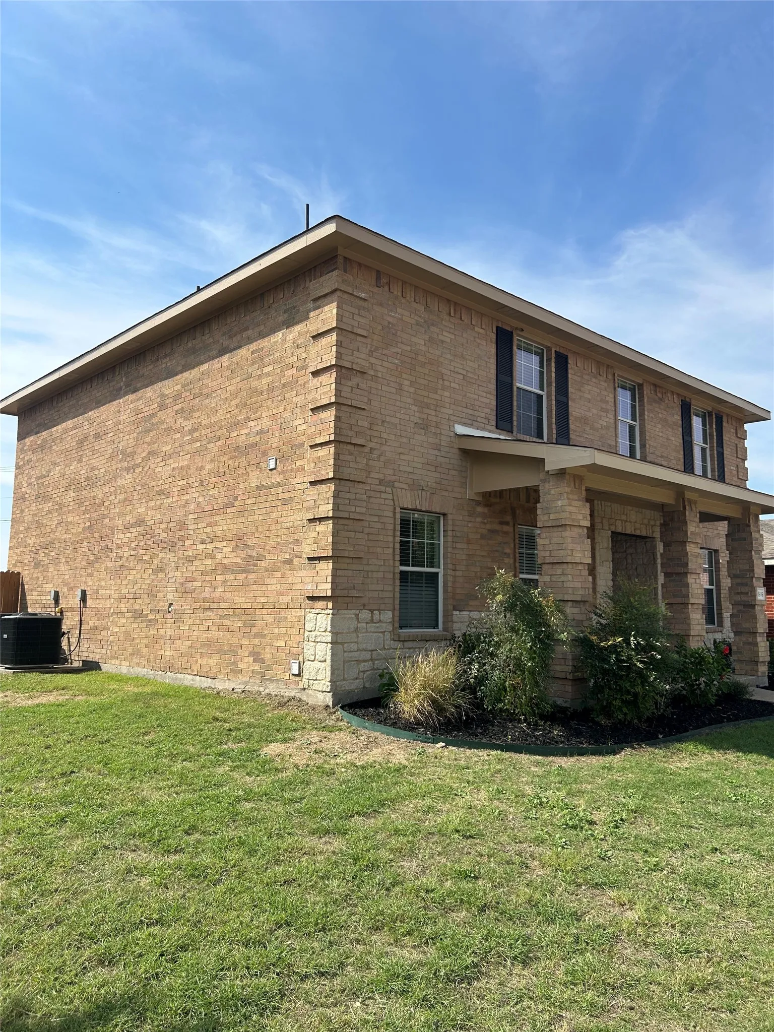 Single Family Residence For Sale in Dallas County , 1916 Lemita Drive, Lancaster, Texas 75146, 5 Bedroom, 4 Bathroom, 2 Garage spaces, 3,010 Sqft, built in 2006, mls#21395747, Real Estate Agent in Lancaster, Homes For Sale in Dallas county, Homes For Sale in Lancaster, Realtor in Lancaster Texas, Real Estate Brokerage Independent Realty Texas, Luminita Cordes Realtor