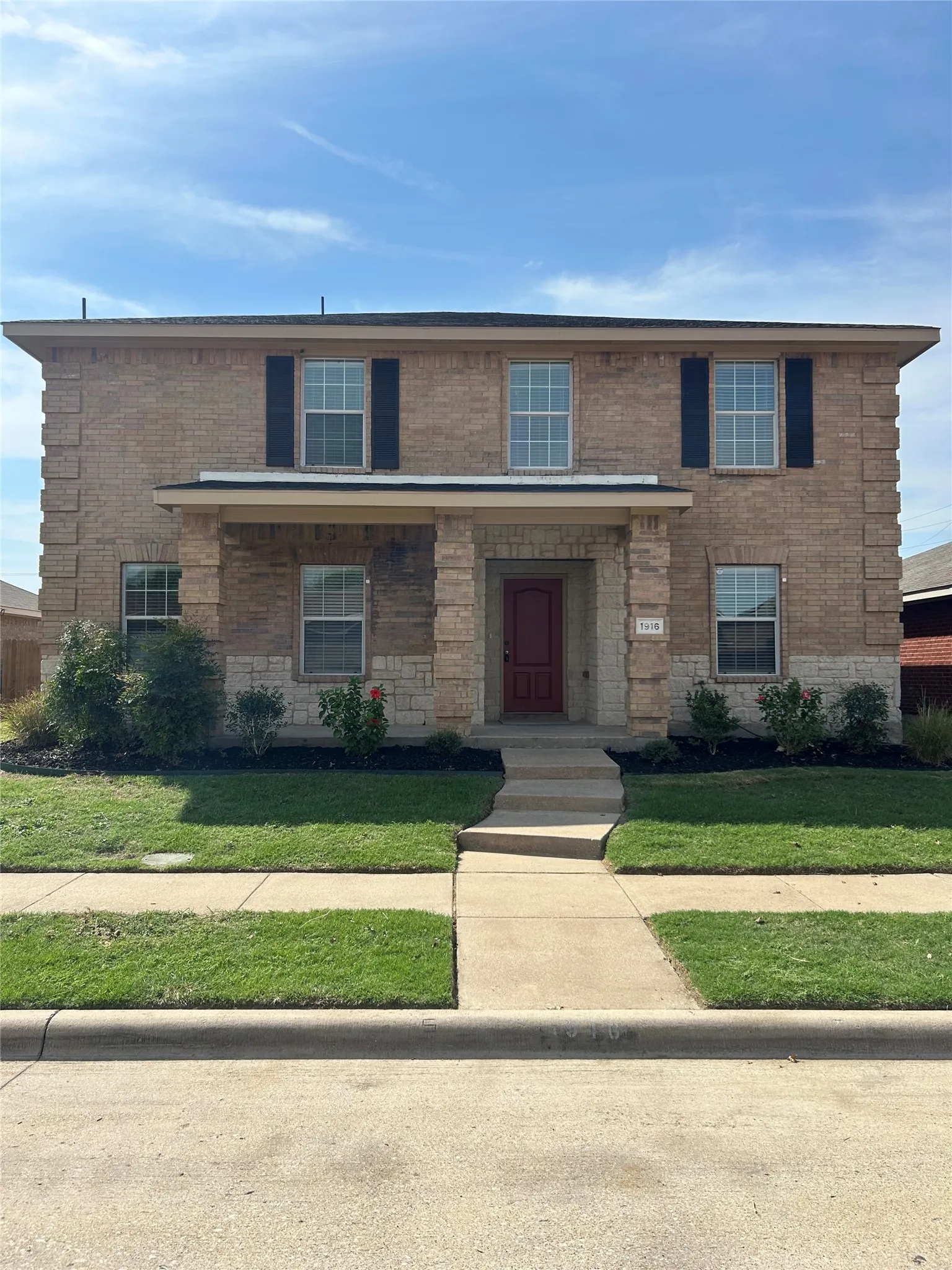 Single Family Residence For Sale in Dallas County , 1916 Lemita Drive, Lancaster, Texas 75146, 5 Bedroom, 4 Bathroom, 2 Garage spaces, 3,010 Sqft, built in 2006, mls#21395747, Real Estate Agent in Lancaster, Homes For Sale in Dallas county, Homes For Sale in Lancaster, Realtor in Lancaster Texas, Real Estate Brokerage Independent Realty Texas, Luminita Cordes Realtor