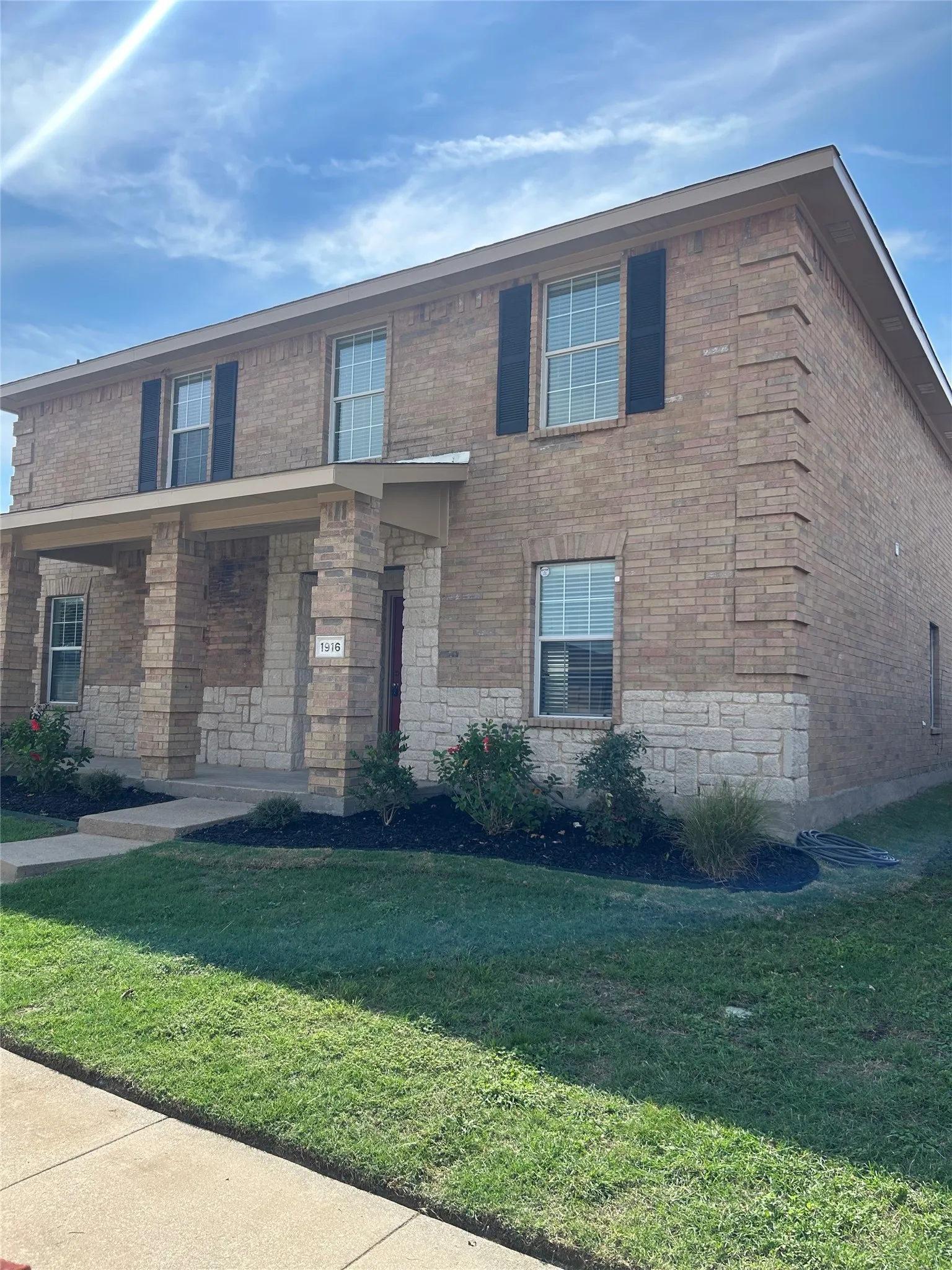 Single Family Residence For Sale in Dallas County , 1916 Lemita Drive, Lancaster, Texas 75146, 5 Bedroom, 4 Bathroom, 2 Garage spaces, 3,010 Sqft, built in 2006, mls#21395747, Real Estate Agent in Lancaster, Homes For Sale in Dallas county, Homes For Sale in Lancaster, Realtor in Lancaster Texas, Real Estate Brokerage Independent Realty Texas, Luminita Cordes Realtor