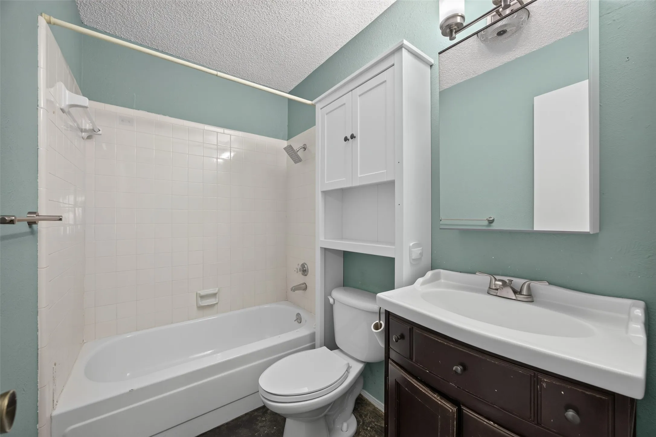 Bathroom near bedrooms 2 and 3
