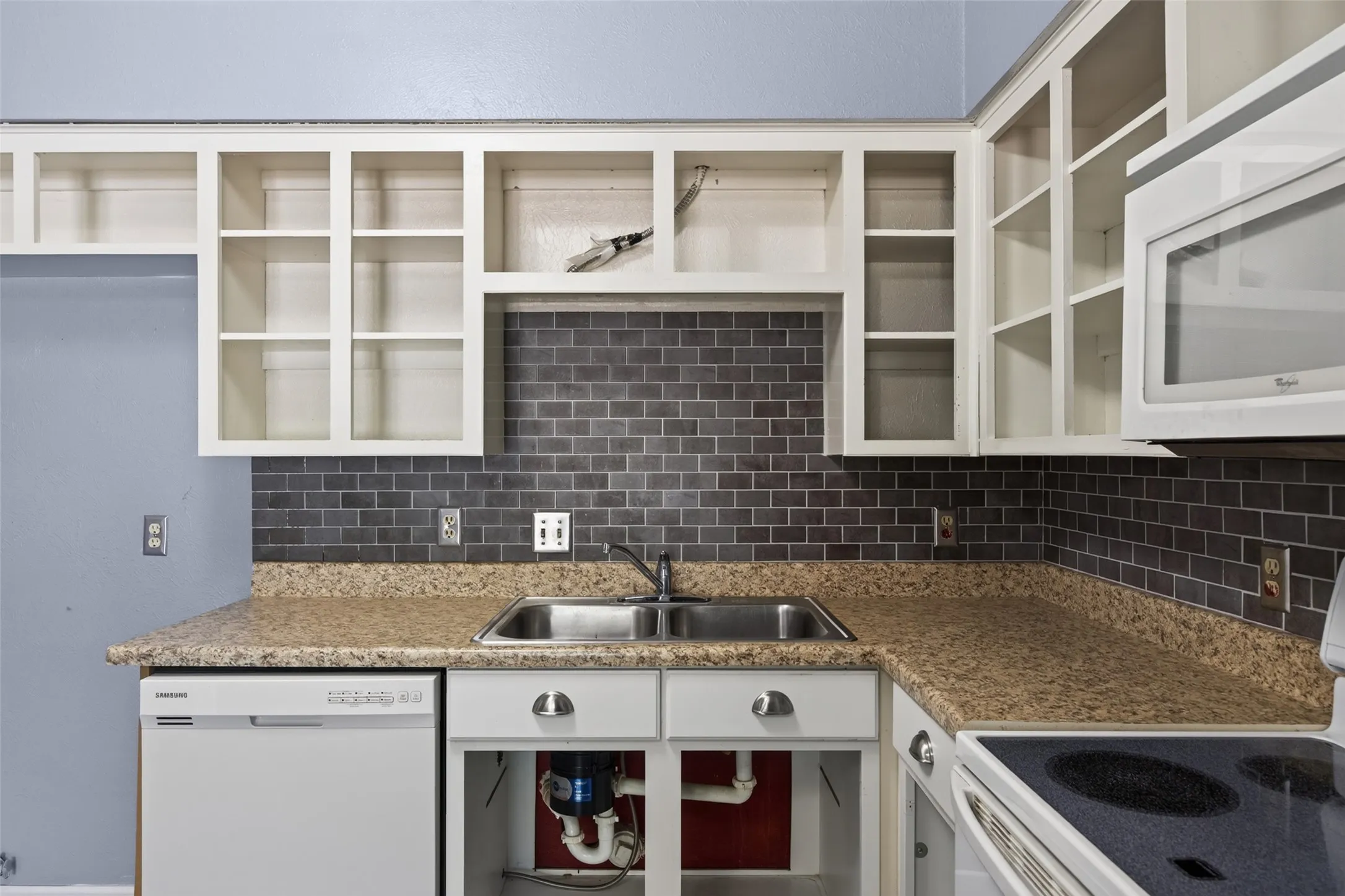 The kitchen cabinets have been made and you can either install them or keep them as open shelving
