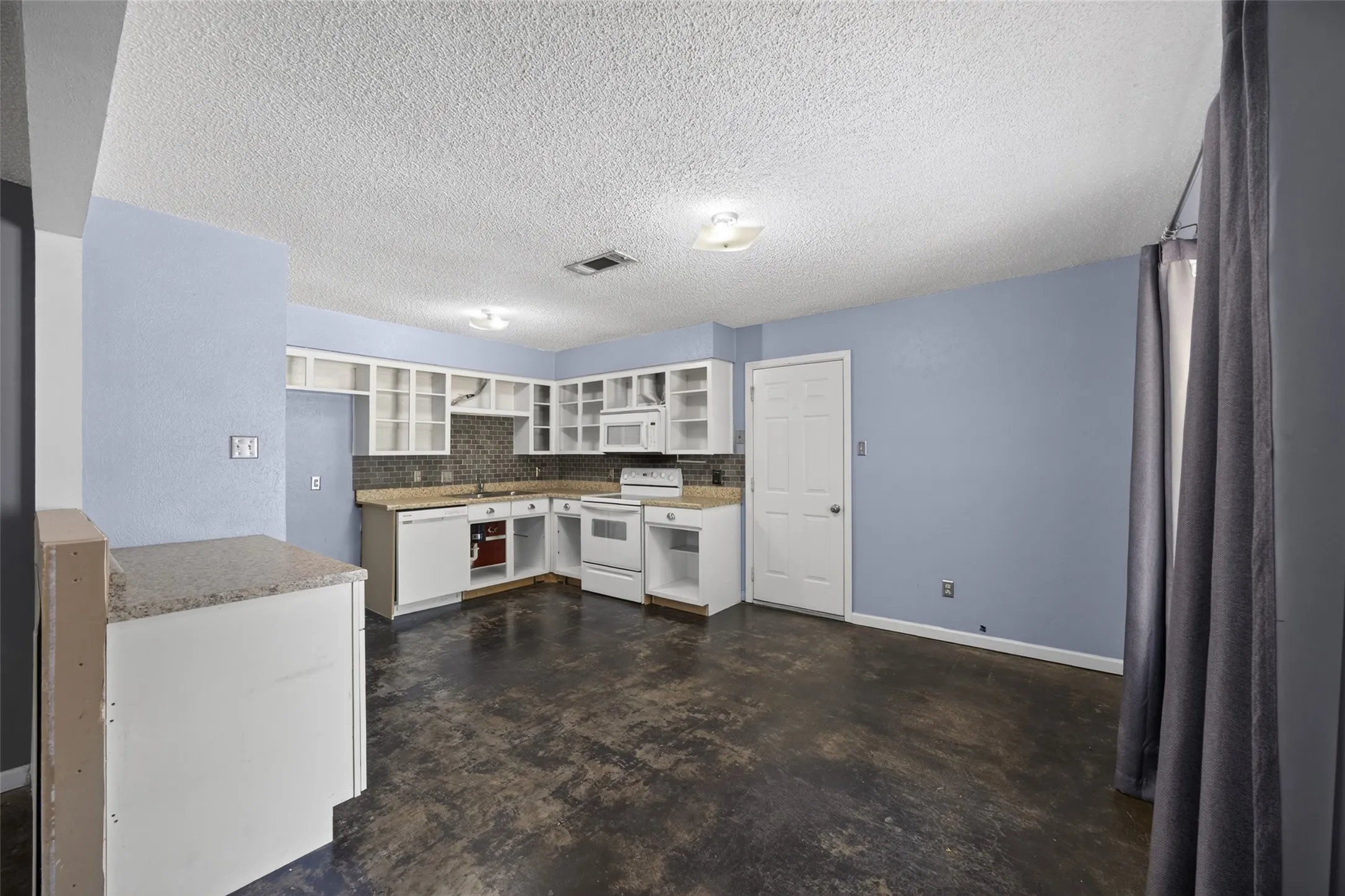 Large eat-in kitchen