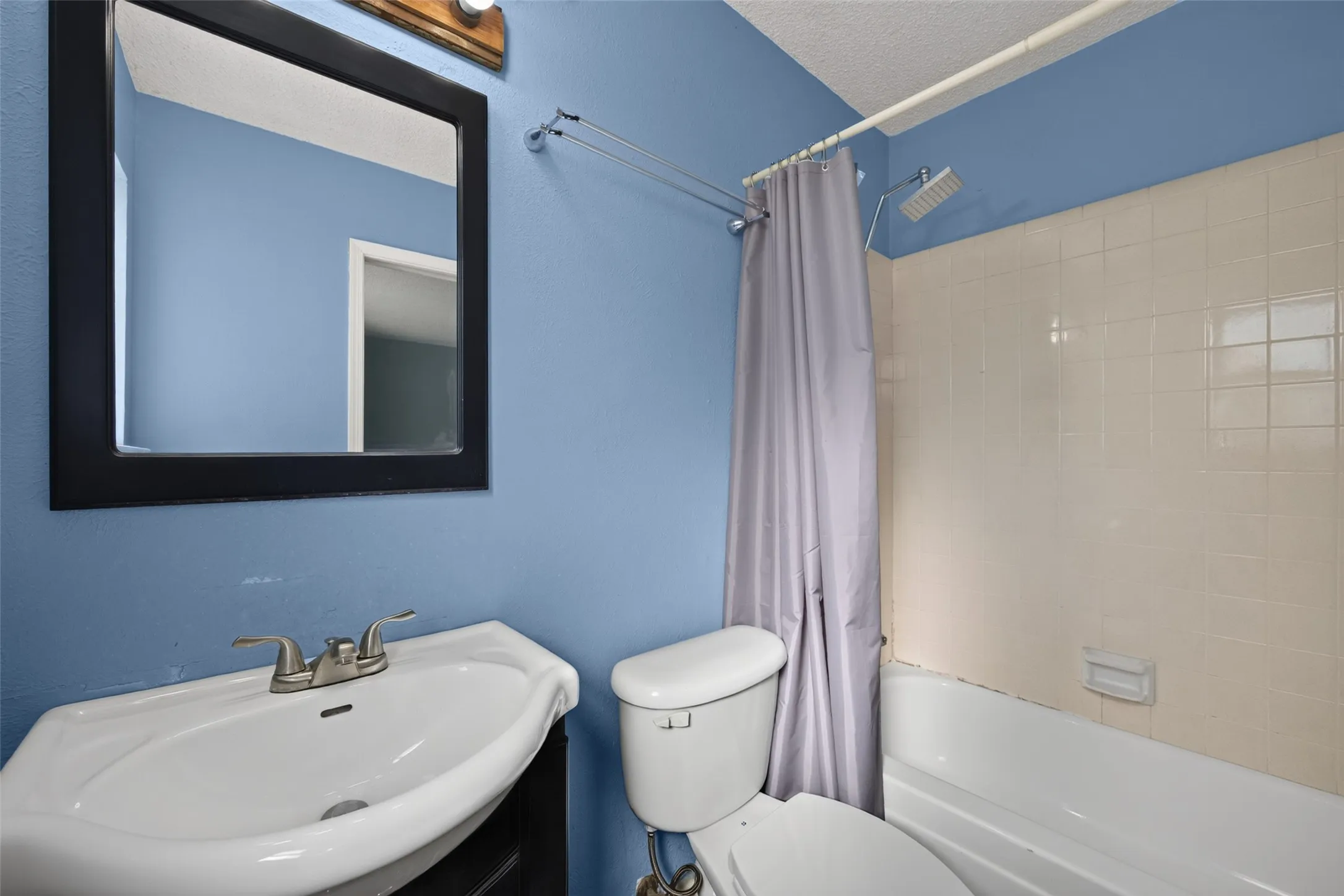 Full en-suite bathroom in the primary bedroom