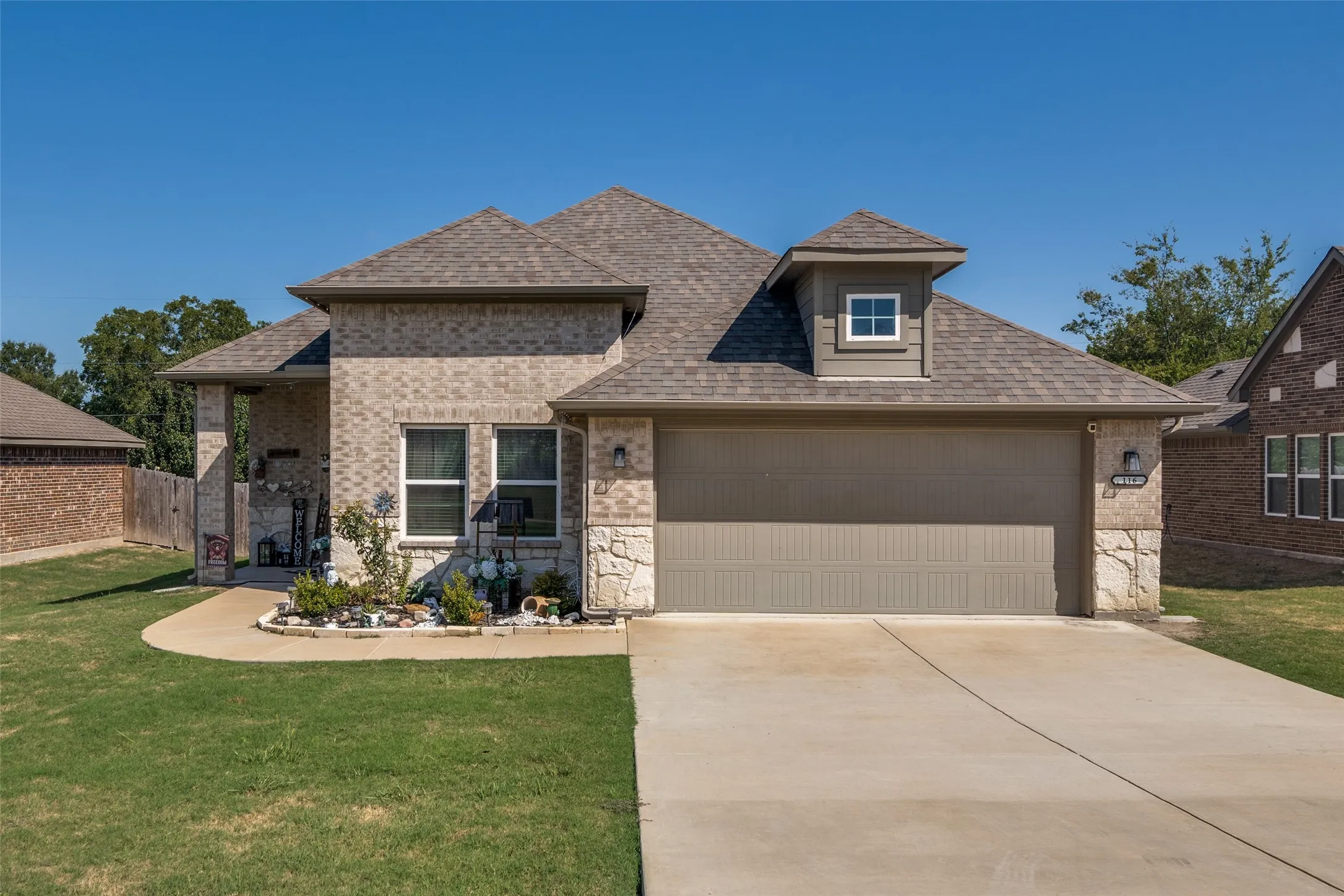 Single Family Residence For Sale in Hunt County , 116 Seay Street, Quinlan, Texas 75474, 3 Bedroom, 2 Bathroom, 2 Garage spaces, 1,364 Sqft, built in 2022, mls#21391436, Real Estate Agent in Quinlan, Homes For Sale in Hunt county, Homes For Sale in Quinlan, Realtor in Quinlan Texas, Real Estate Brokerage Independent Realty Texas, Luminita Cordes Realtor