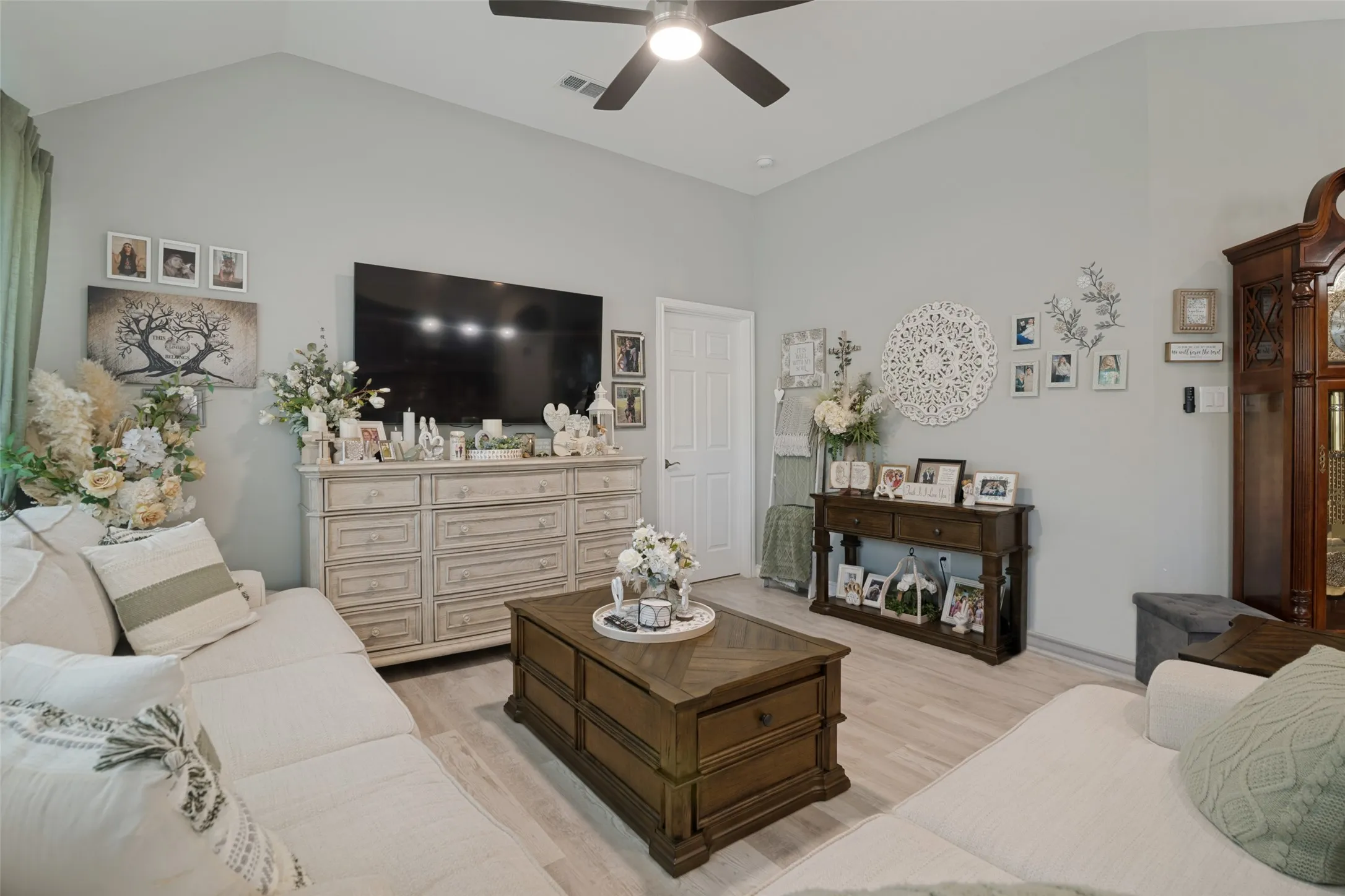 Single Family Residence For Sale in Hunt County , 116 Seay Street, Quinlan, Texas 75474, 3 Bedroom, 2 Bathroom, 2 Garage spaces, 1,364 Sqft, built in 2022, mls#21391436, Real Estate Agent in Quinlan, Homes For Sale in Hunt county, Homes For Sale in Quinlan, Realtor in Quinlan Texas, Real Estate Brokerage Independent Realty Texas, Luminita Cordes Realtor
