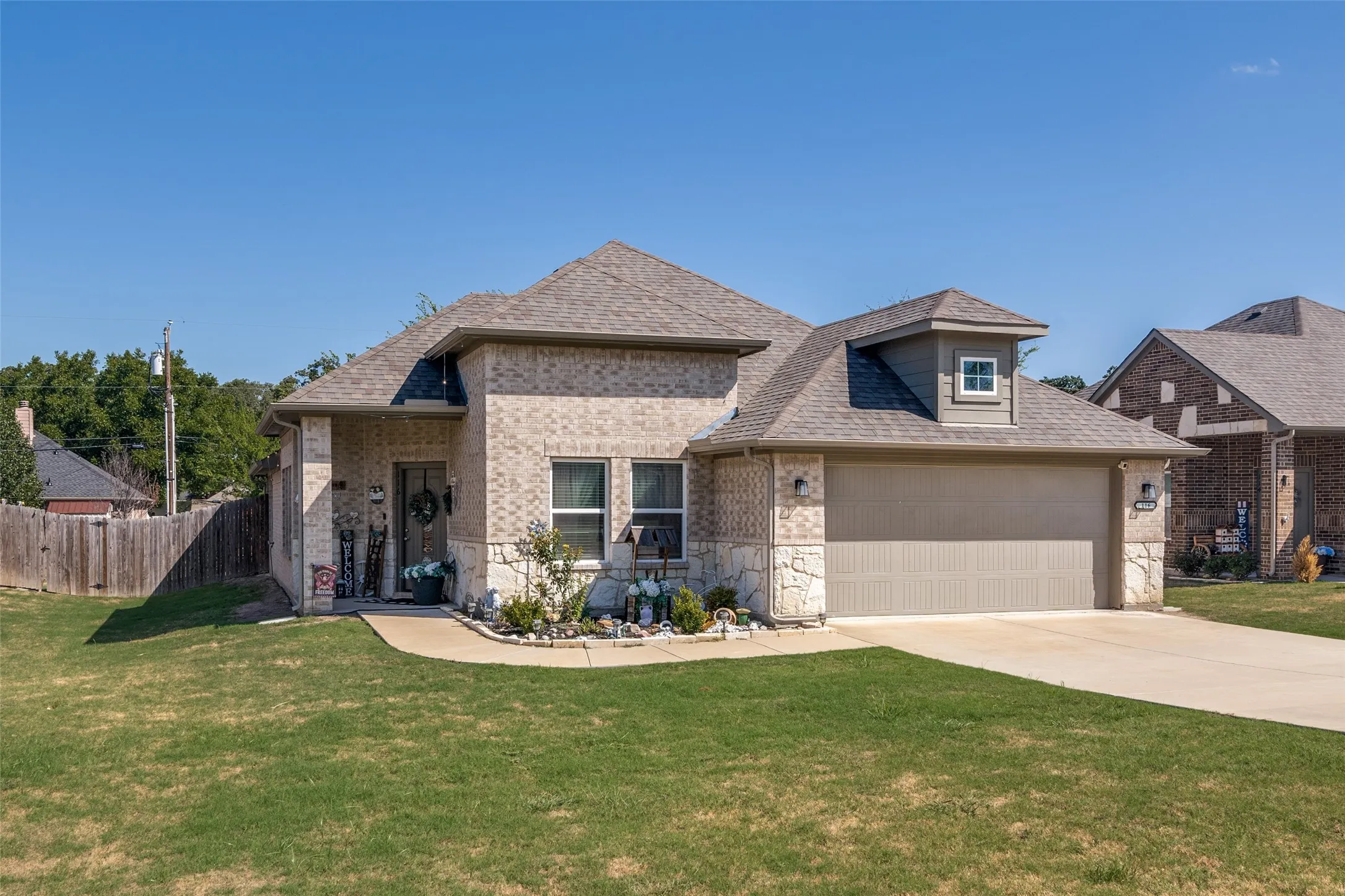 Single Family Residence For Sale in Hunt County , 116 Seay Street, Quinlan, Texas 75474, 3 Bedroom, 2 Bathroom, 2 Garage spaces, 1,364 Sqft, built in 2022, mls#21391436, Real Estate Agent in Quinlan, Homes For Sale in Hunt county, Homes For Sale in Quinlan, Realtor in Quinlan Texas, Real Estate Brokerage Independent Realty Texas, Luminita Cordes Realtor