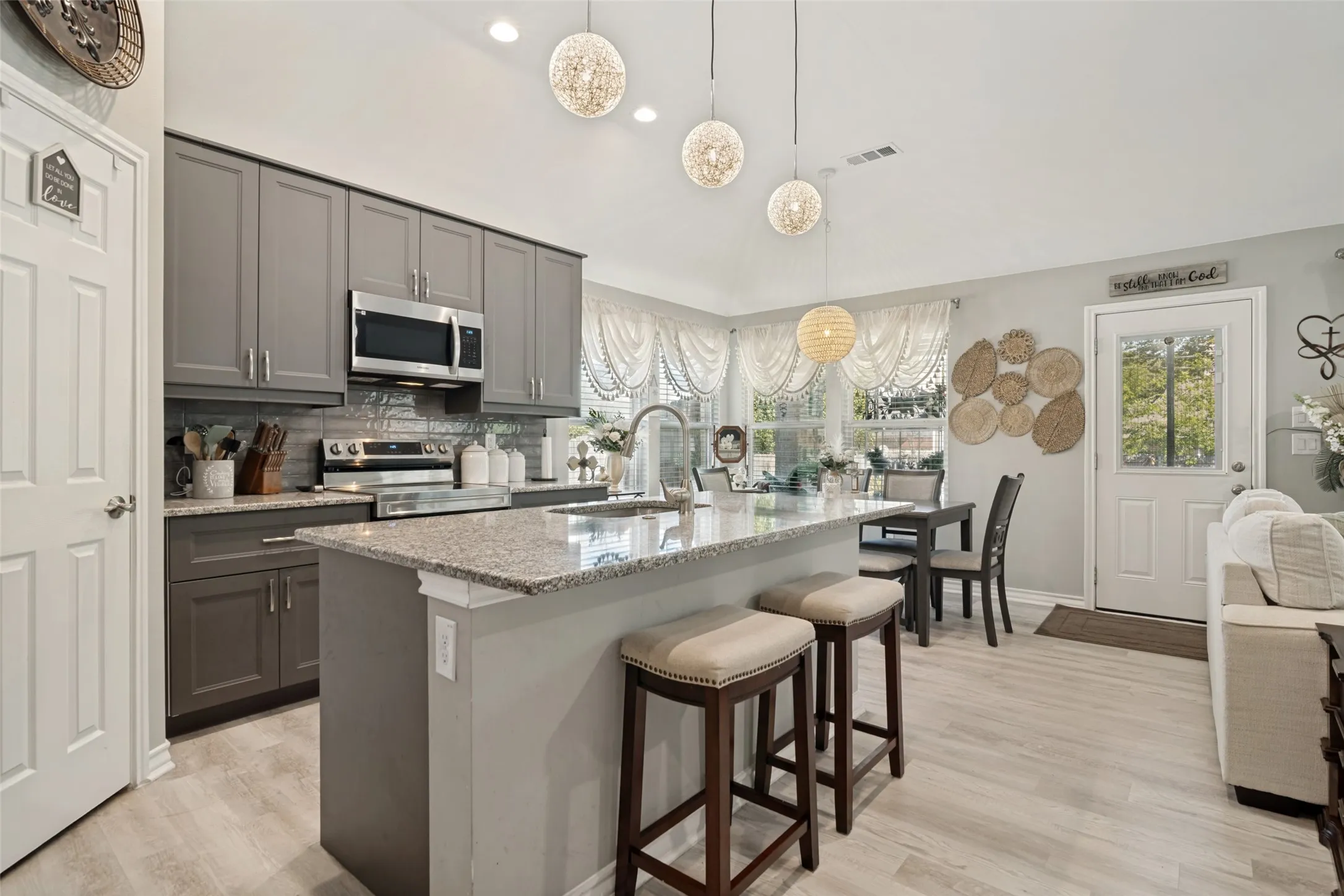 Single Family Residence For Sale in Hunt County , 116 Seay Street, Quinlan, Texas 75474, 3 Bedroom, 2 Bathroom, 2 Garage spaces, 1,364 Sqft, built in 2022, mls#21391436, Real Estate Agent in Quinlan, Homes For Sale in Hunt county, Homes For Sale in Quinlan, Realtor in Quinlan Texas, Real Estate Brokerage Independent Realty Texas, Luminita Cordes Realtor