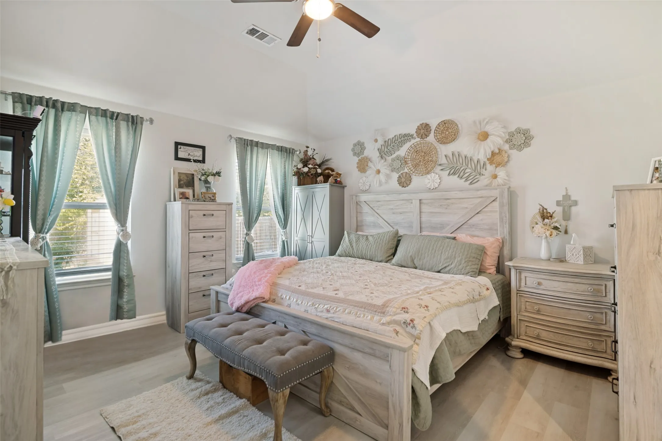 Single Family Residence For Sale in Hunt County , 116 Seay Street, Quinlan, Texas 75474, 3 Bedroom, 2 Bathroom, 2 Garage spaces, 1,364 Sqft, built in 2022, mls#21391436, Real Estate Agent in Quinlan, Homes For Sale in Hunt county, Homes For Sale in Quinlan, Realtor in Quinlan Texas, Real Estate Brokerage Independent Realty Texas, Luminita Cordes Realtor