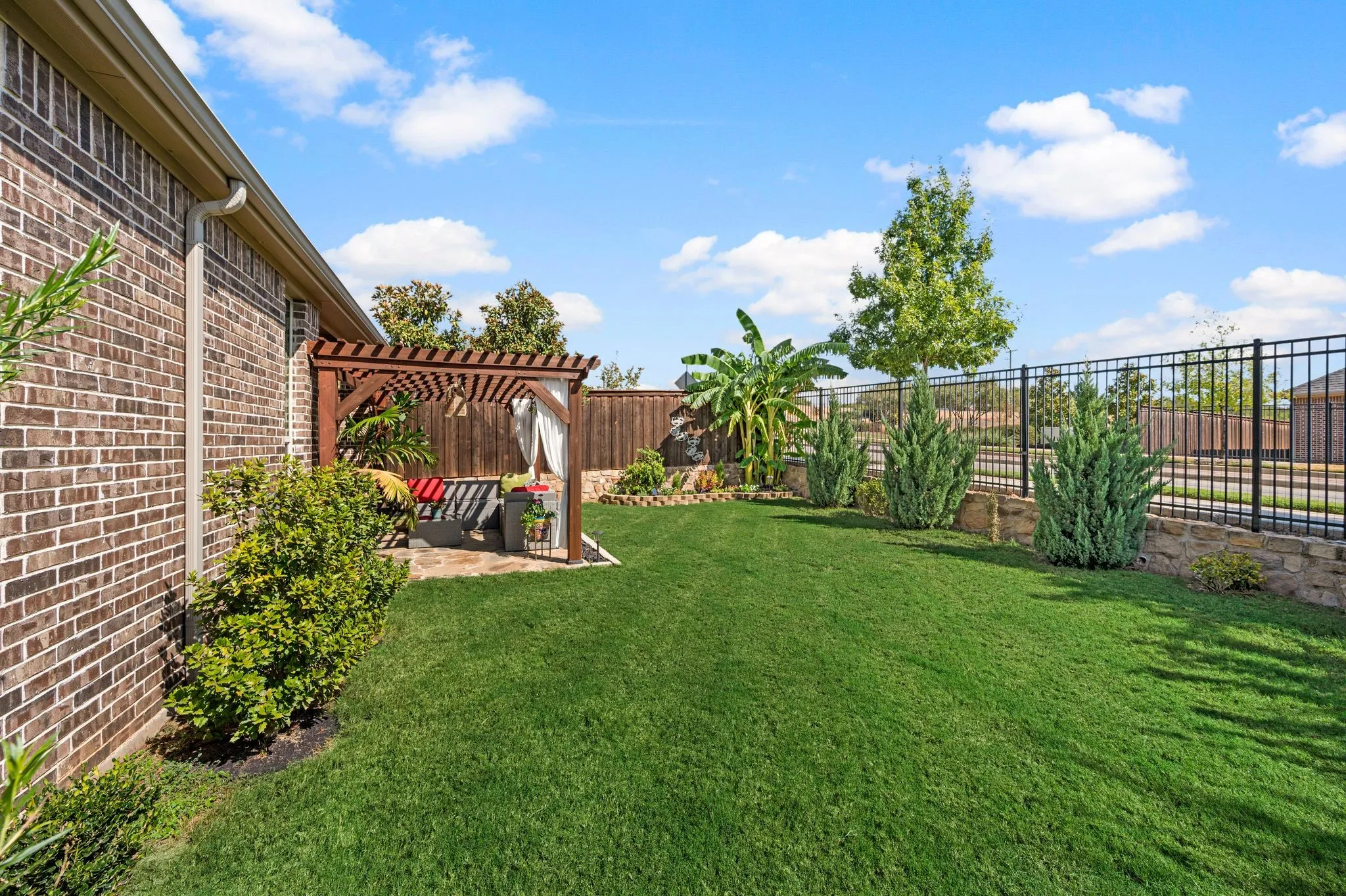 Single Family Residence For Sale in Tarrant County , 1833 Spotted Fawn Drive, Arlington, Texas 76005, 3 Bedroom, 2 Bathroom, 2 Garage spaces, 1,846 Sqft, built in 2020, mls#21392924, Real Estate Agent in Arlington, Homes For Sale in Tarrant county, Homes For Sale in Arlington, Realtor in Arlington Texas, Real Estate Brokerage Independent Realty Texas, Luminita Cordes Realtor