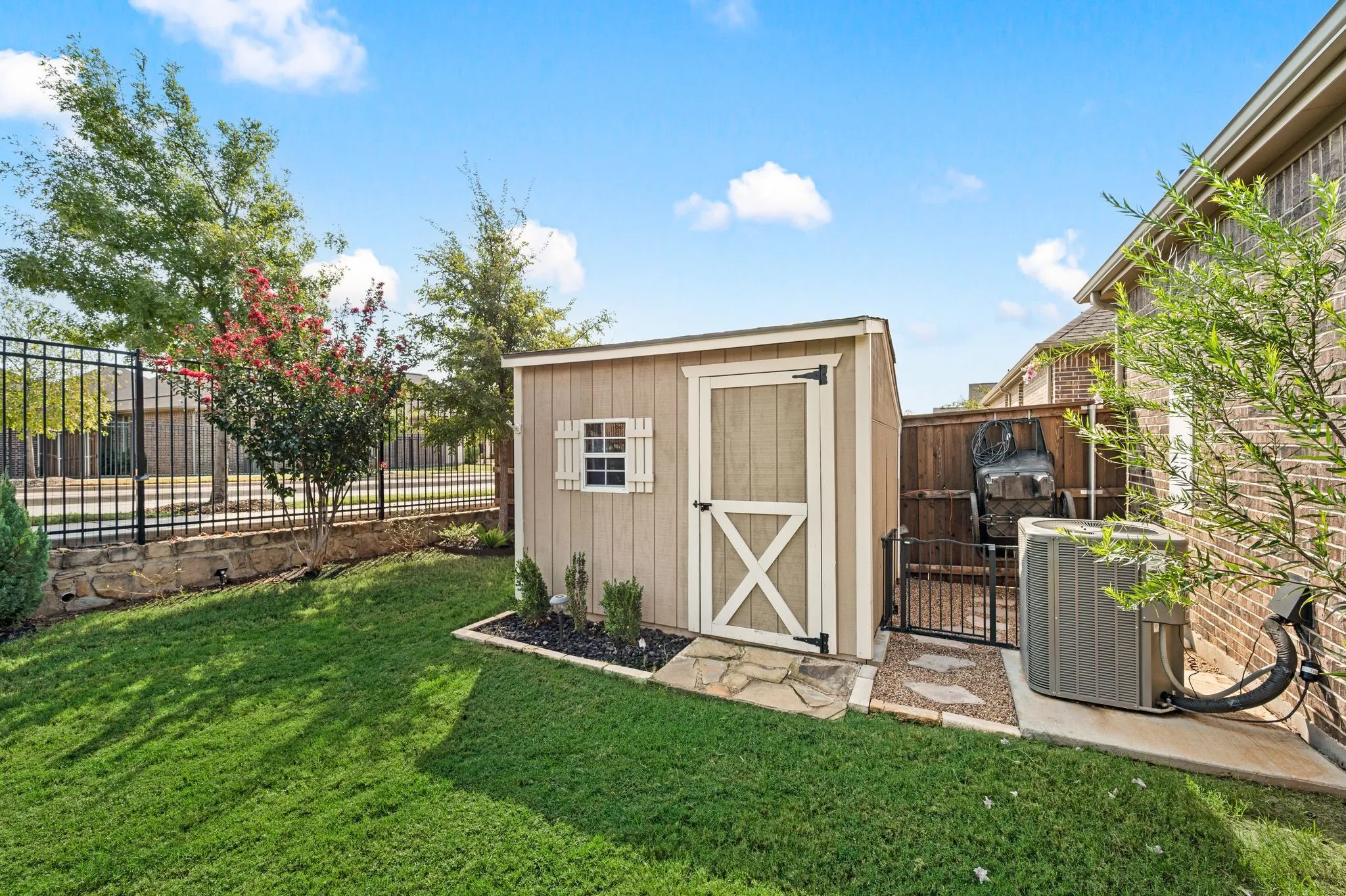Single Family Residence For Sale in Tarrant County , 1833 Spotted Fawn Drive, Arlington, Texas 76005, 3 Bedroom, 2 Bathroom, 2 Garage spaces, 1,846 Sqft, built in 2020, mls#21392924, Real Estate Agent in Arlington, Homes For Sale in Tarrant county, Homes For Sale in Arlington, Realtor in Arlington Texas, Real Estate Brokerage Independent Realty Texas, Luminita Cordes Realtor
