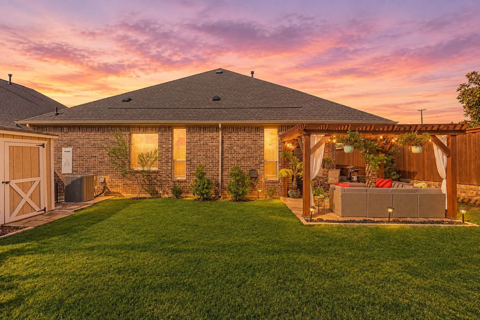 Single Family Residence For Sale in Tarrant County , 1833 Spotted Fawn Drive, Arlington, Texas 76005, 3 Bedroom, 2 Bathroom, 2 Garage spaces, 1,846 Sqft, built in 2020, mls#21392924, Real Estate Agent in Arlington, Homes For Sale in Tarrant county, Homes For Sale in Arlington, Realtor in Arlington Texas, Real Estate Brokerage Independent Realty Texas, Luminita Cordes Realtor