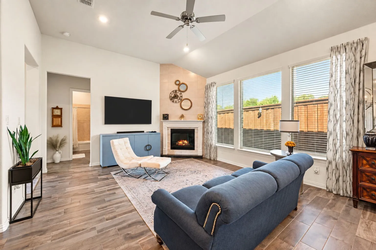 Single Family Residence For Sale in Tarrant County , 1833 Spotted Fawn Drive, Arlington, Texas 76005, 3 Bedroom, 2 Bathroom, 2 Garage spaces, 1,846 Sqft, built in 2020, mls#21392924, Real Estate Agent in Arlington, Homes For Sale in Tarrant county, Homes For Sale in Arlington, Realtor in Arlington Texas, Real Estate Brokerage Independent Realty Texas, Luminita Cordes Realtor